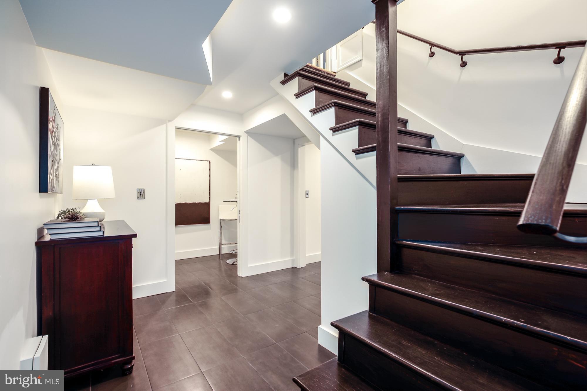 WHITEHALL MANOR - Residential