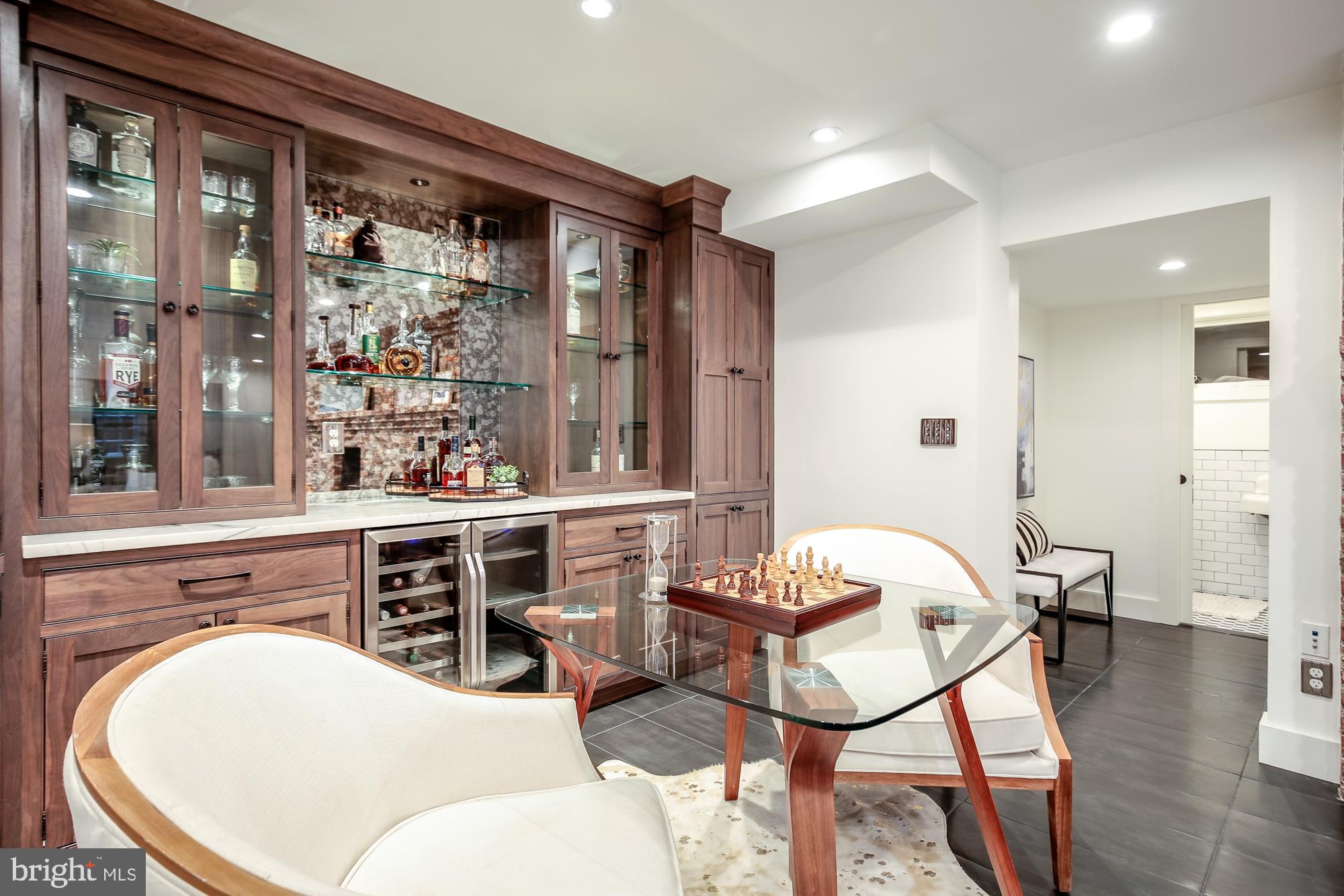 WHITEHALL MANOR - Residential