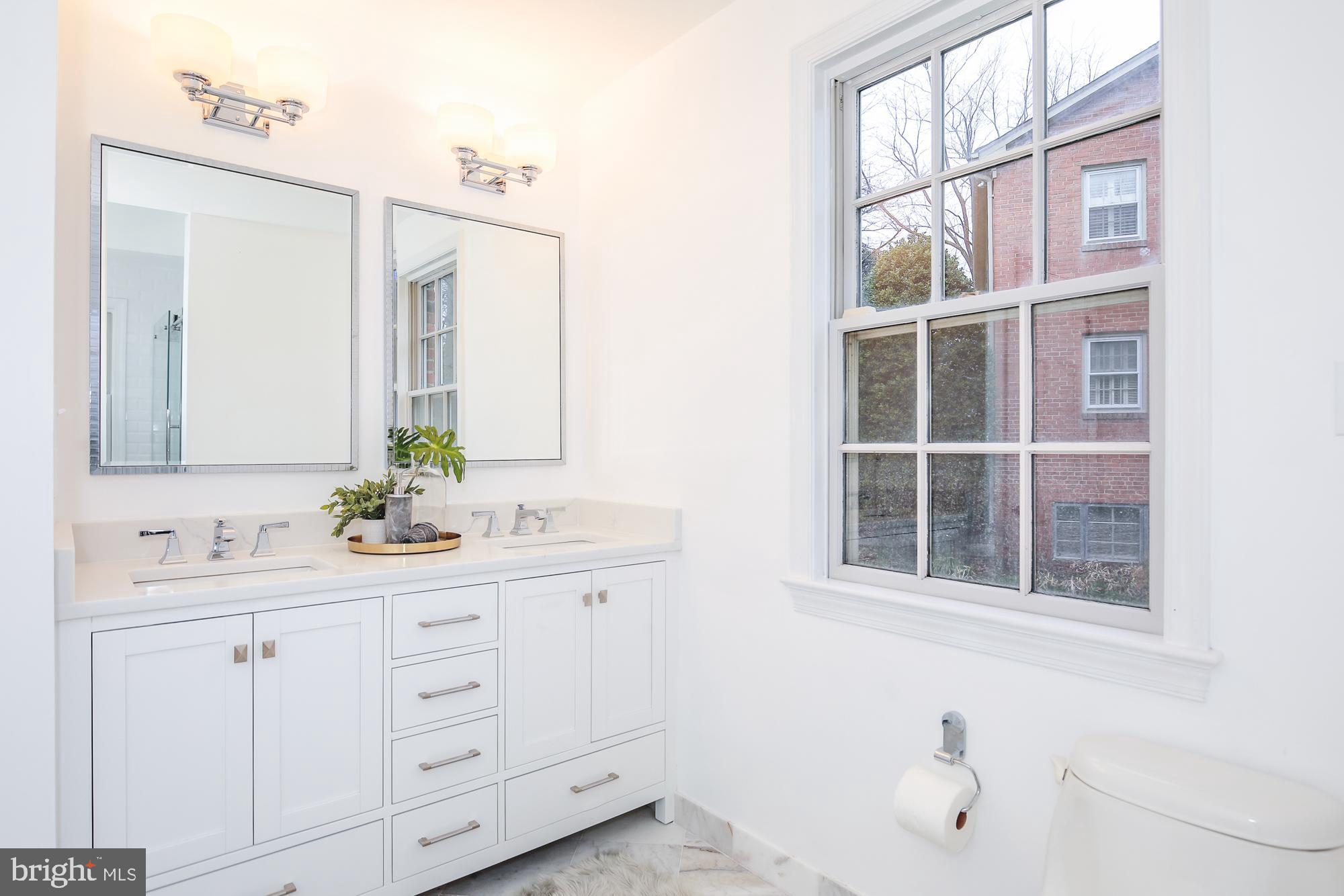 WHITEHALL MANOR - Residential