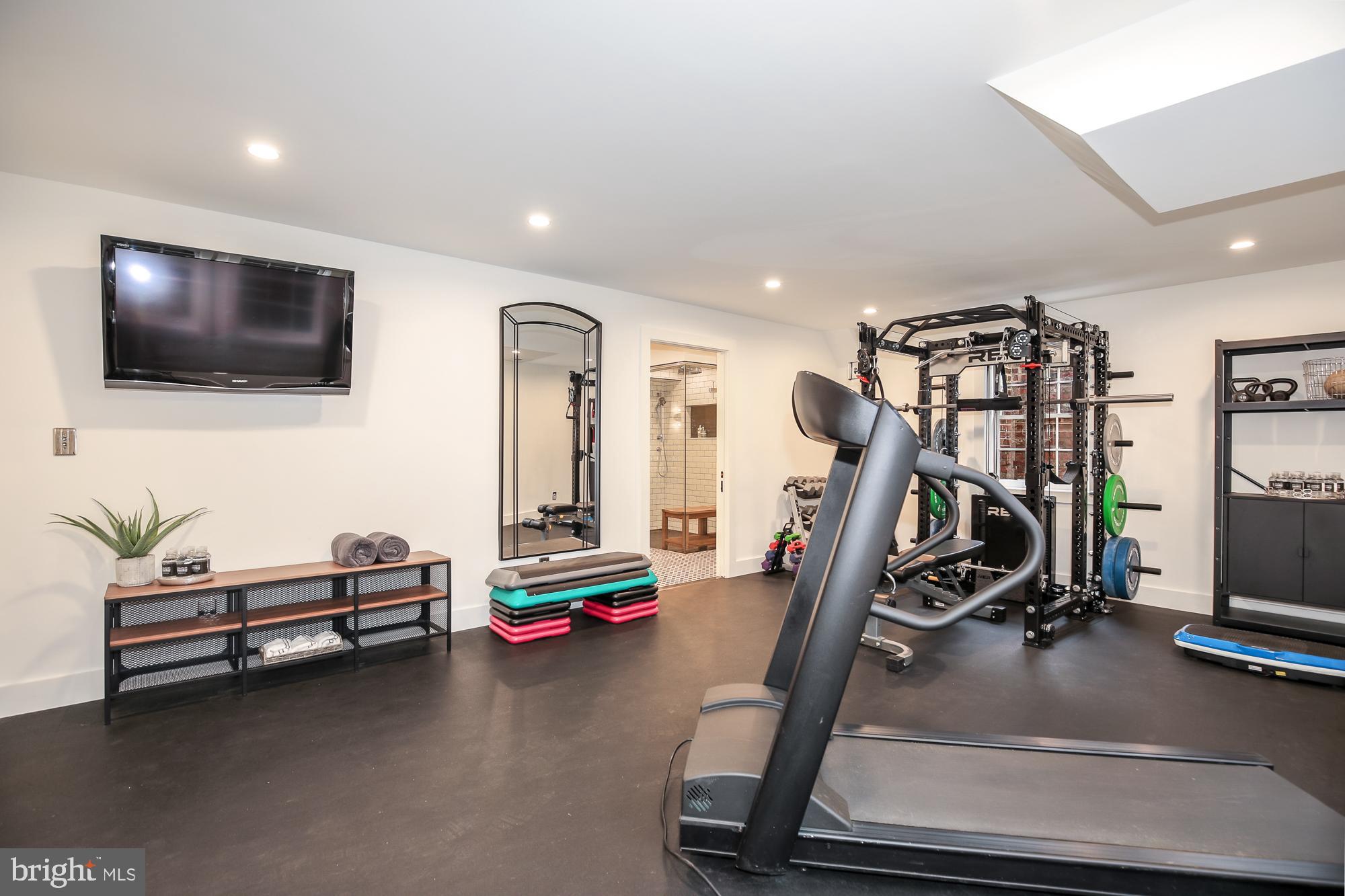 WHITEHALL MANOR - Residential