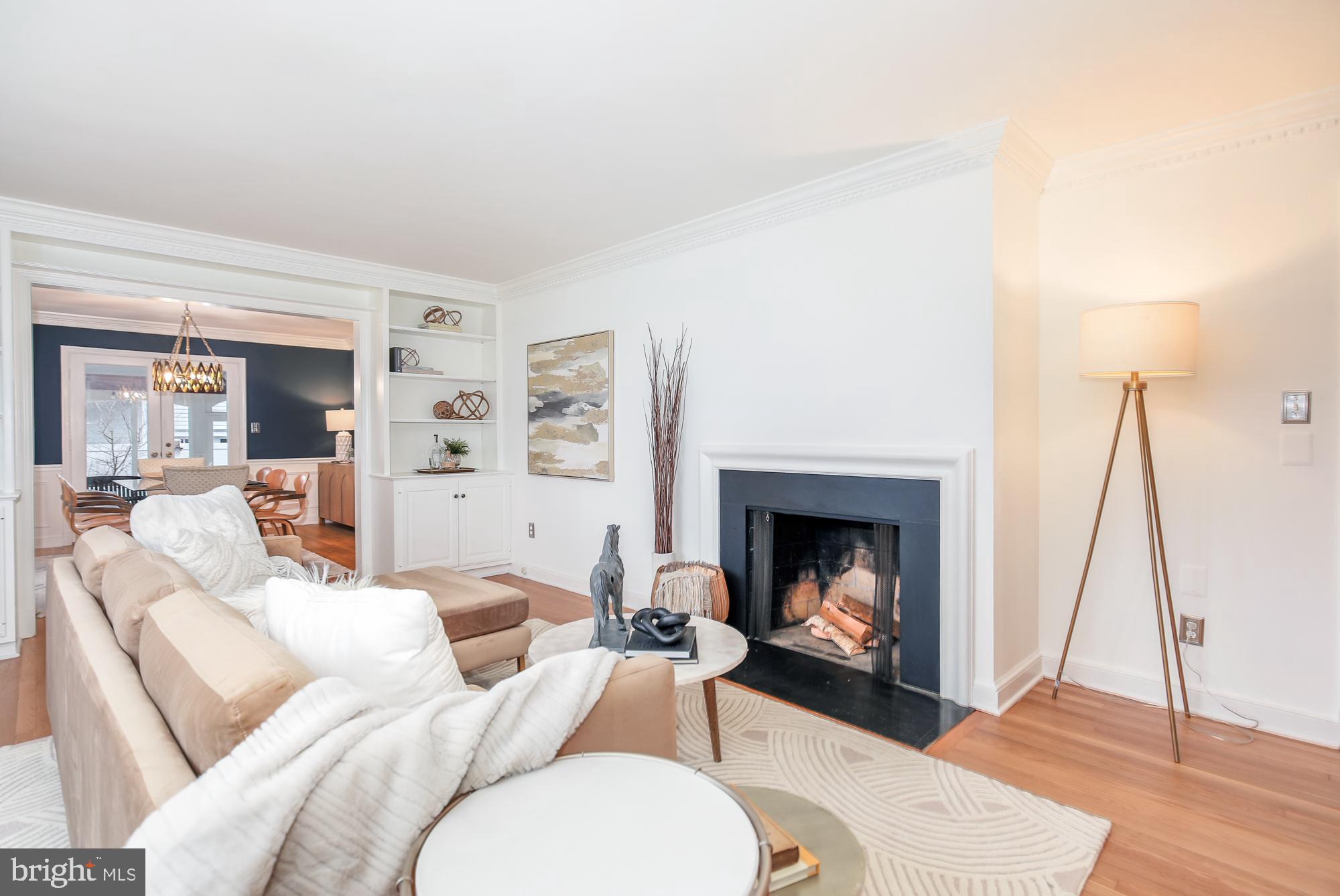 WHITEHALL MANOR - Residential