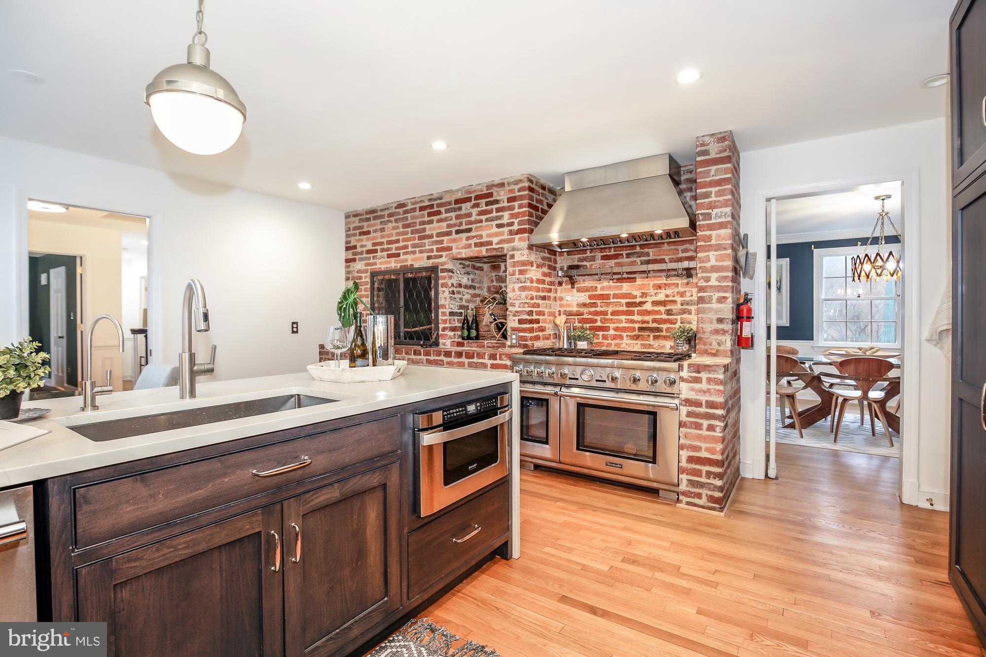 WHITEHALL MANOR - Residential