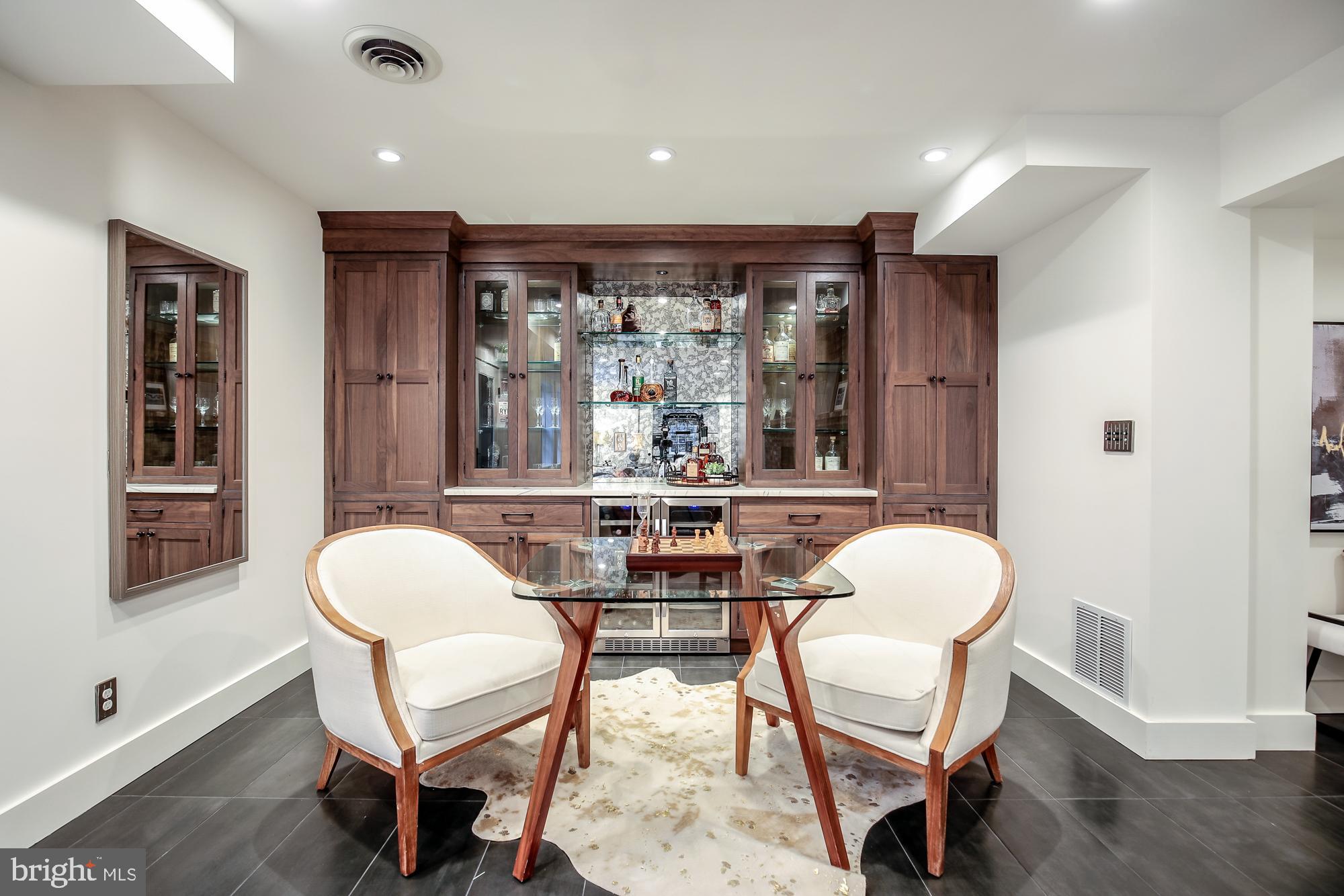 WHITEHALL MANOR - Residential