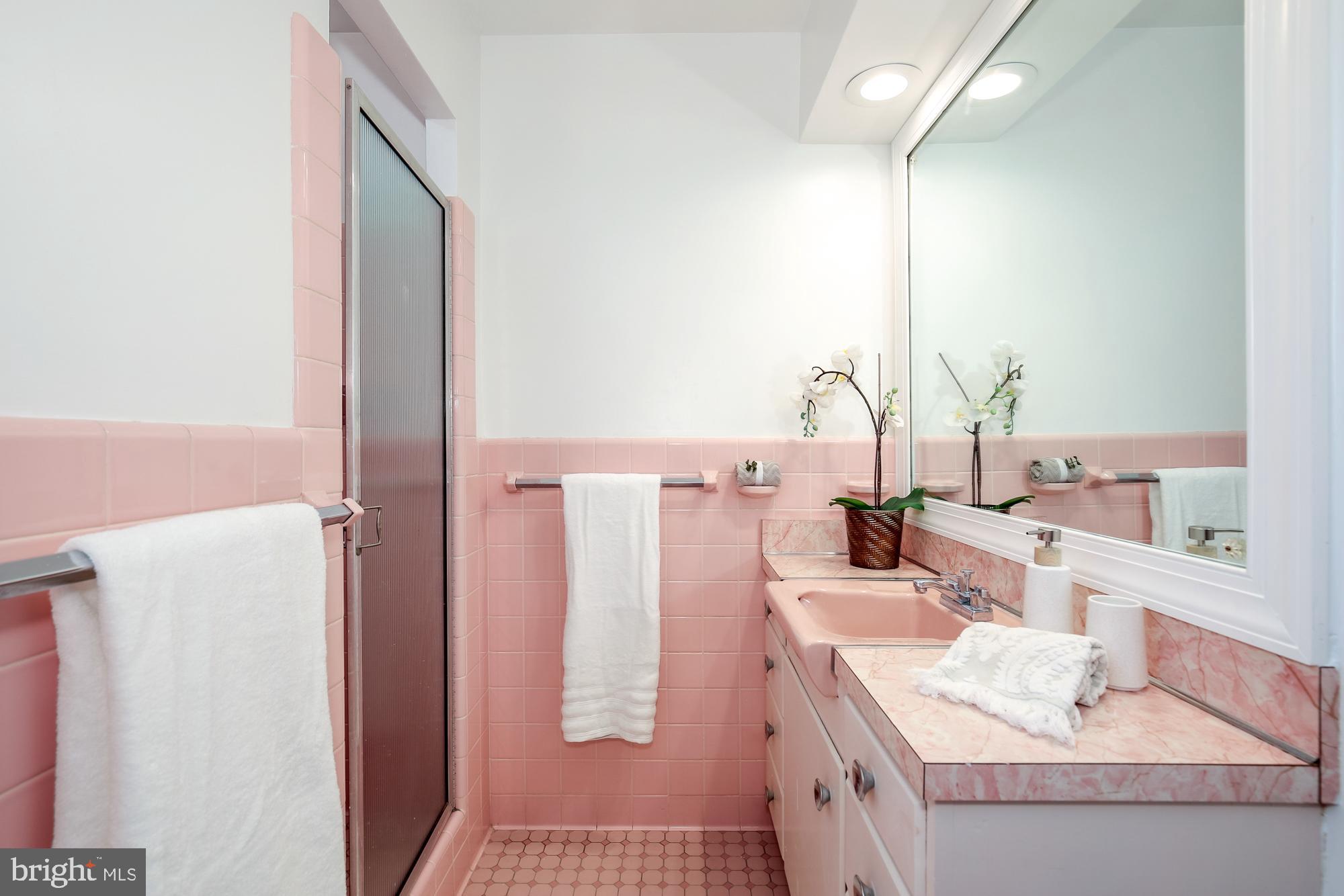 WHITEHALL MANOR - Residential