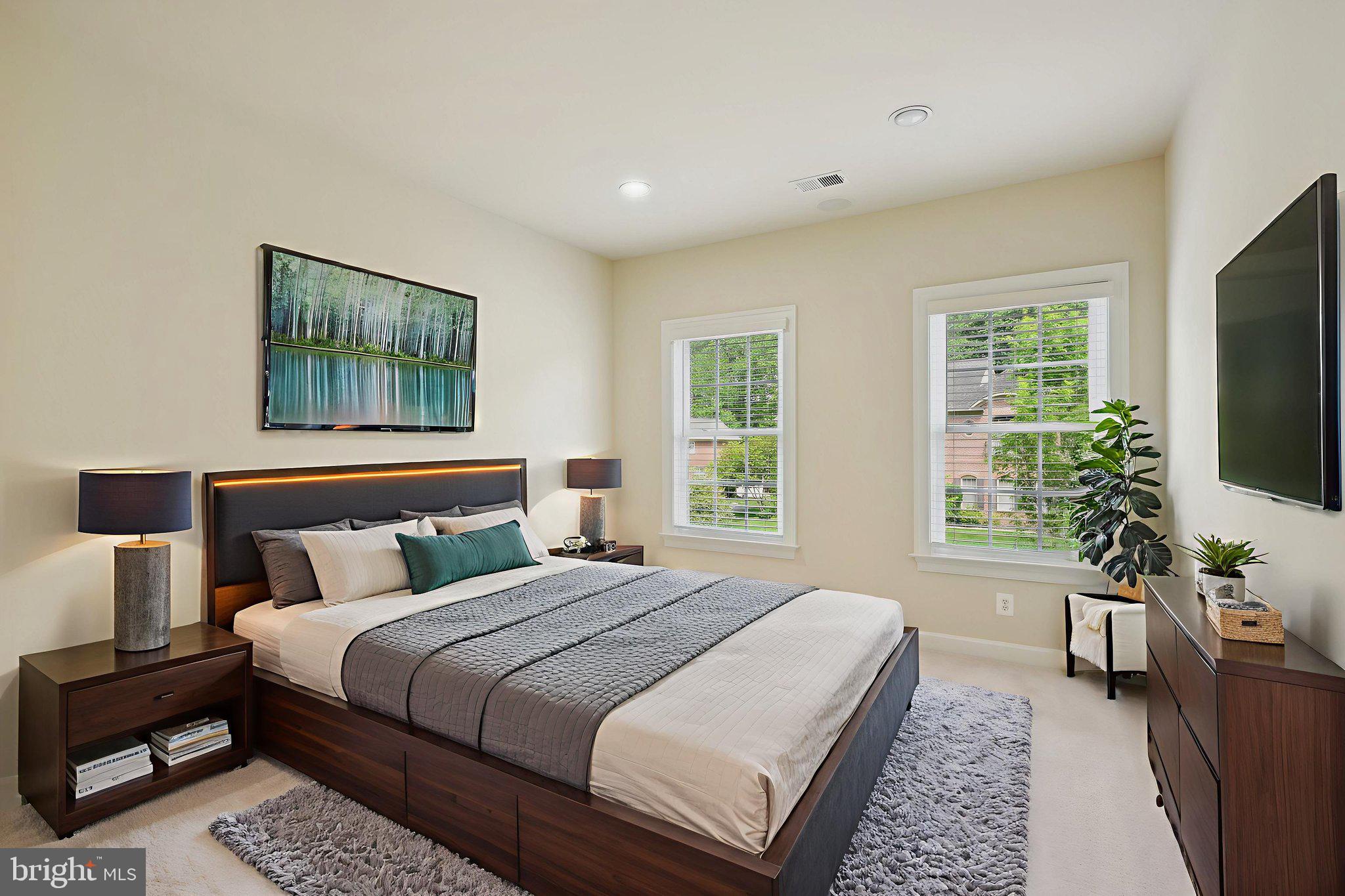 OAK CREEK - Residential