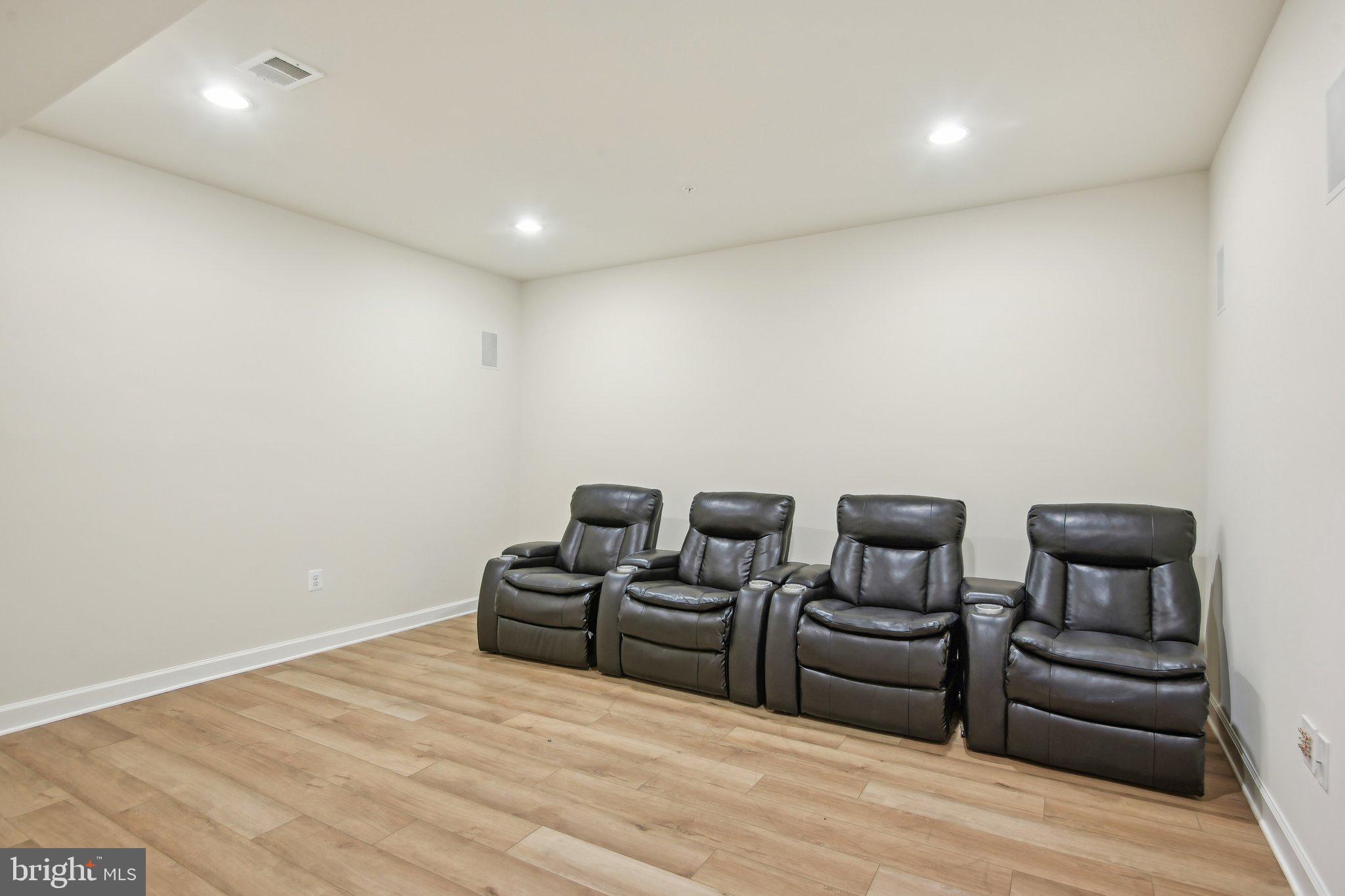 OAK CREEK - Residential