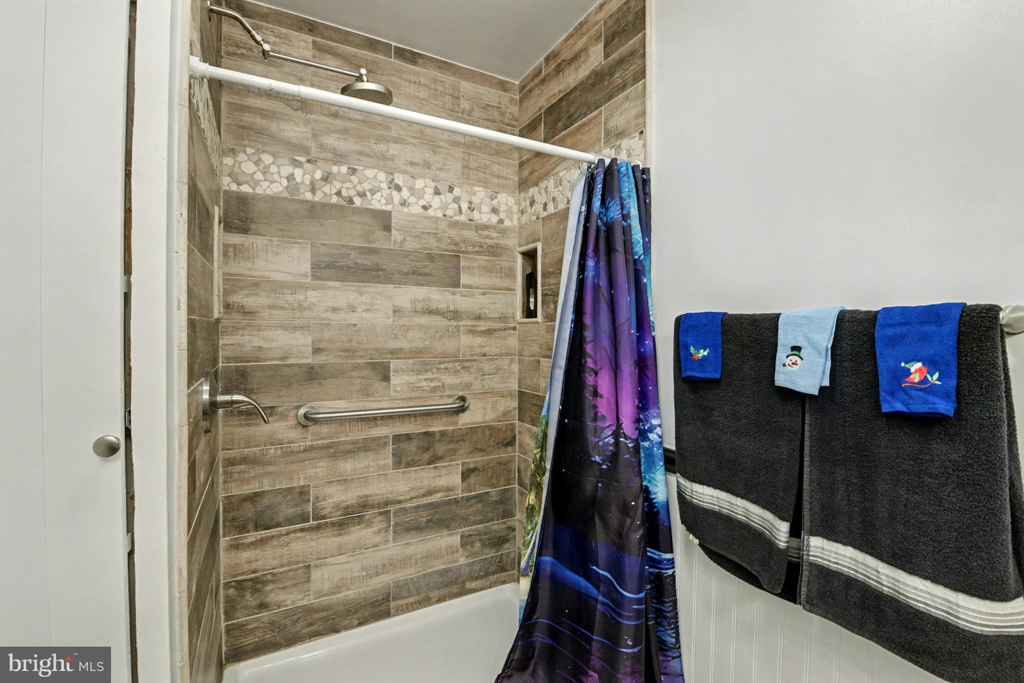 EDGEWATER VILLAGE - Residential