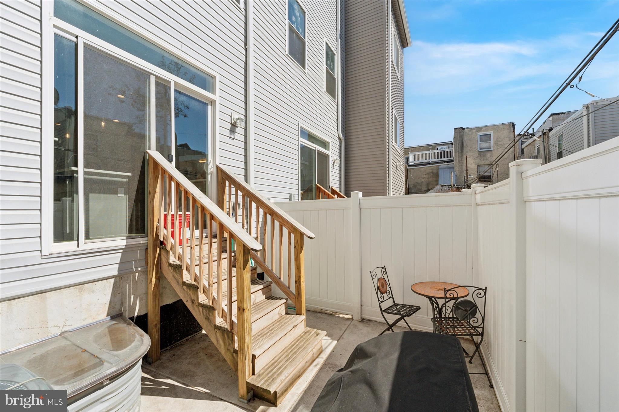 LOWER MOYAMENSING - Residential Lease