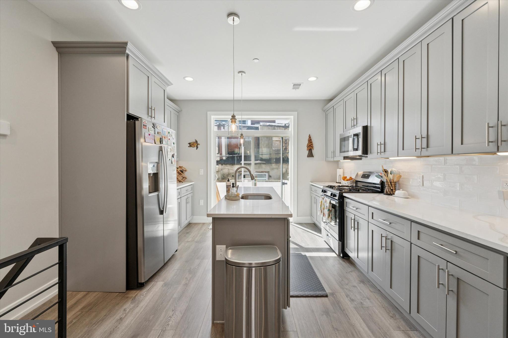 LOWER MOYAMENSING - Residential Lease