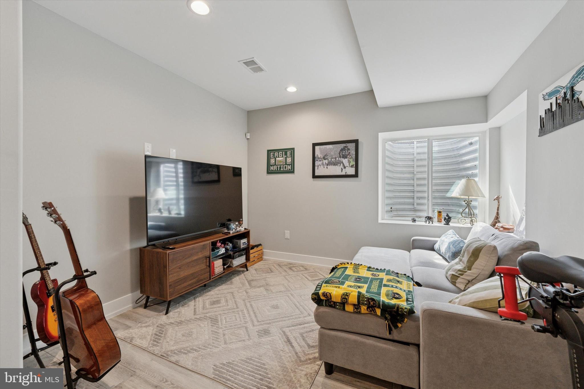 LOWER MOYAMENSING - Residential Lease