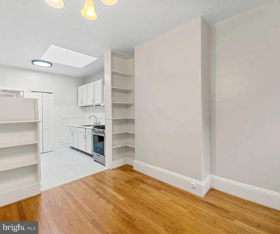 CHARLES VILLAGE - Residential Lease