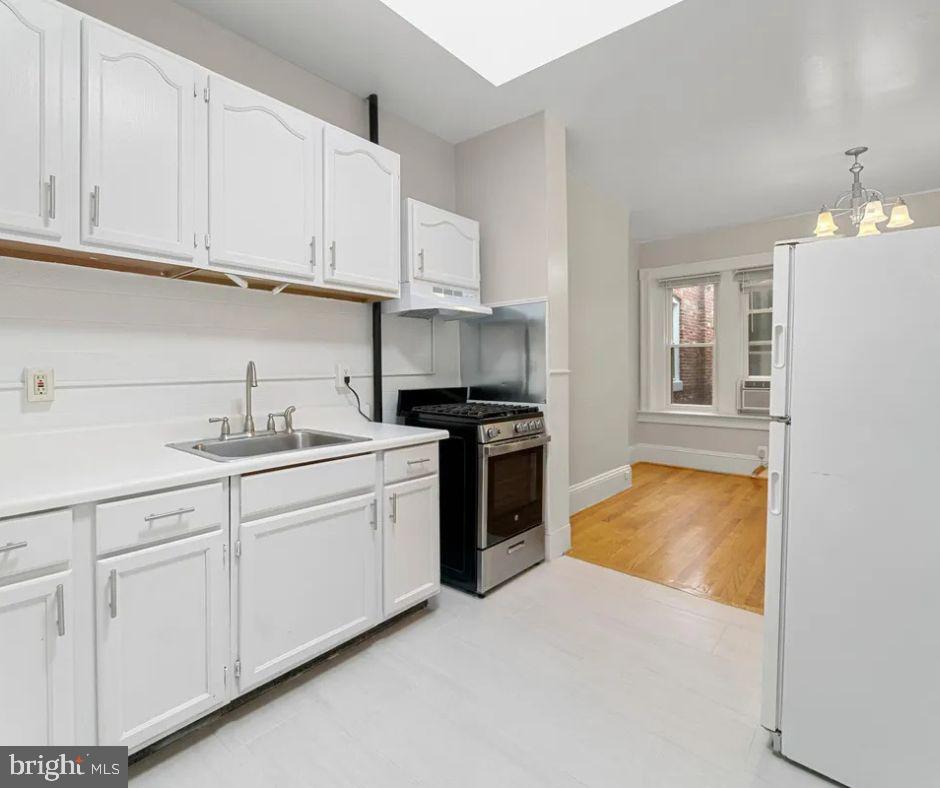 CHARLES VILLAGE - Residential Lease