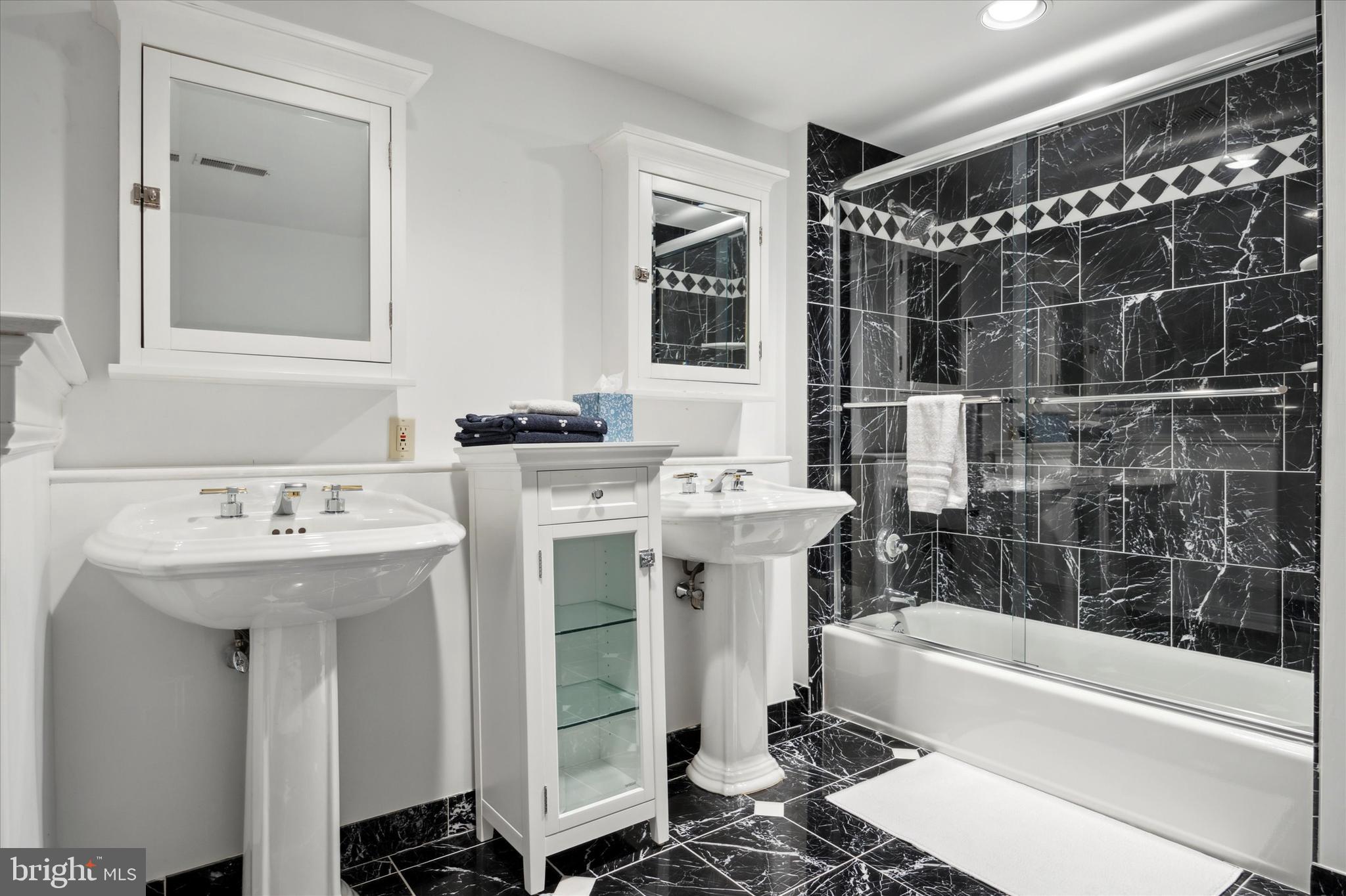 GLADWYNE - Residential