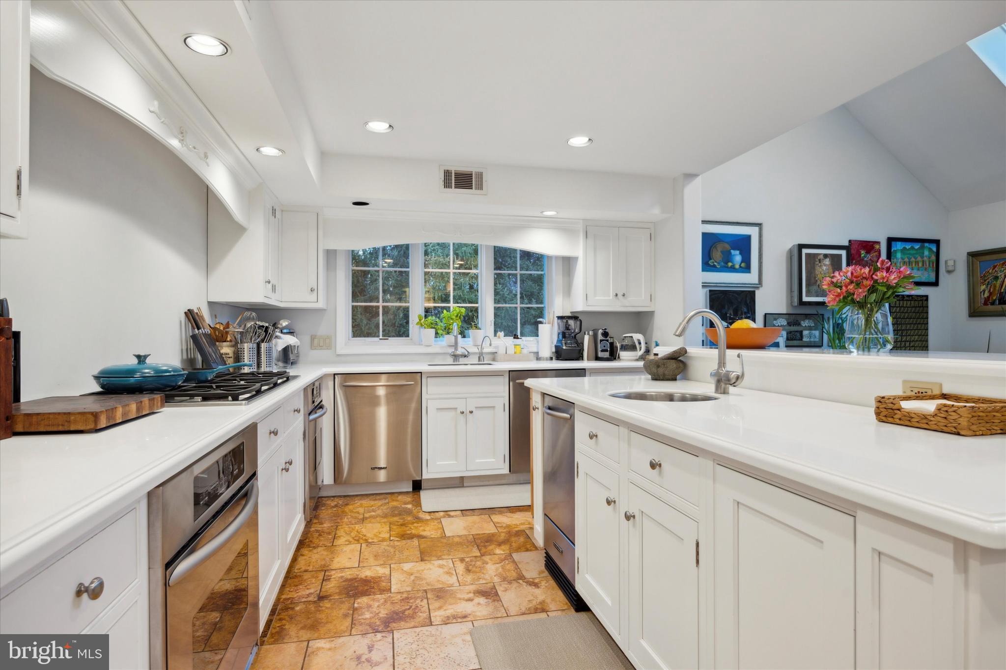 GLADWYNE - Residential