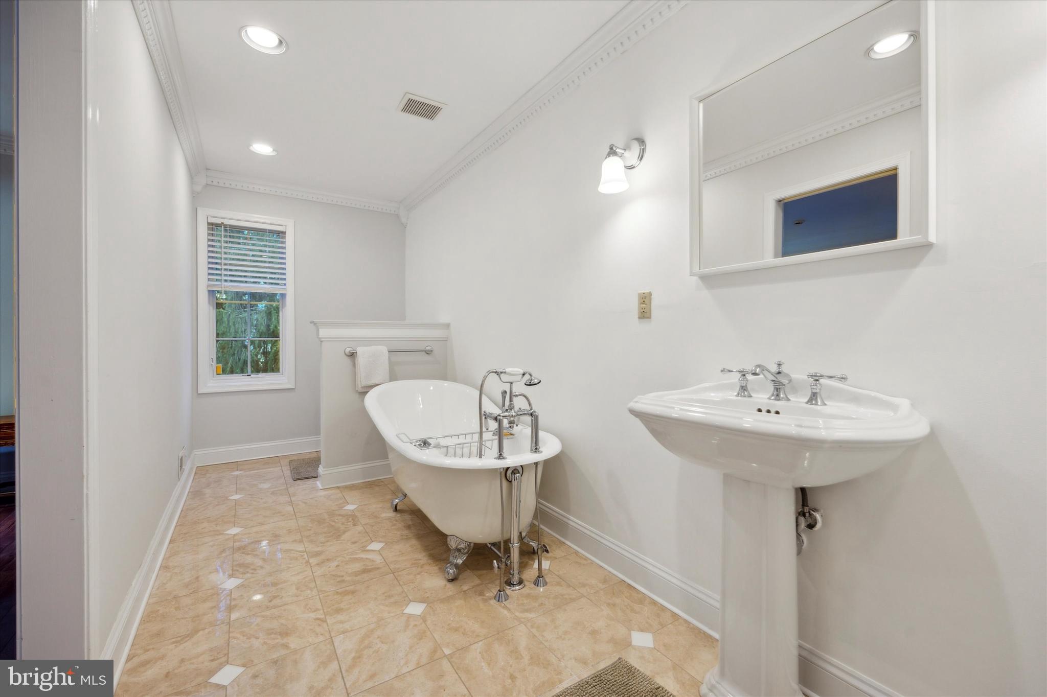 GLADWYNE - Residential