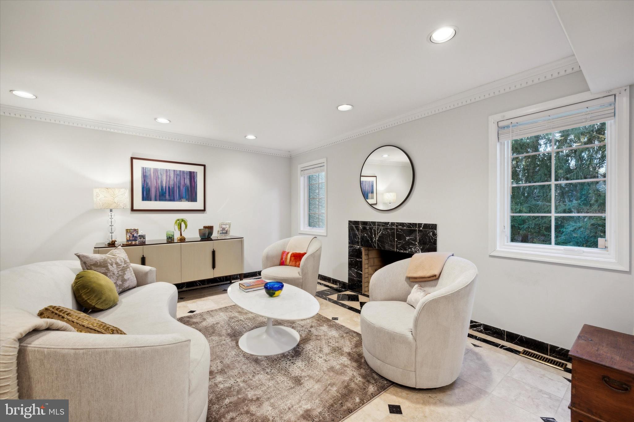 GLADWYNE - Residential