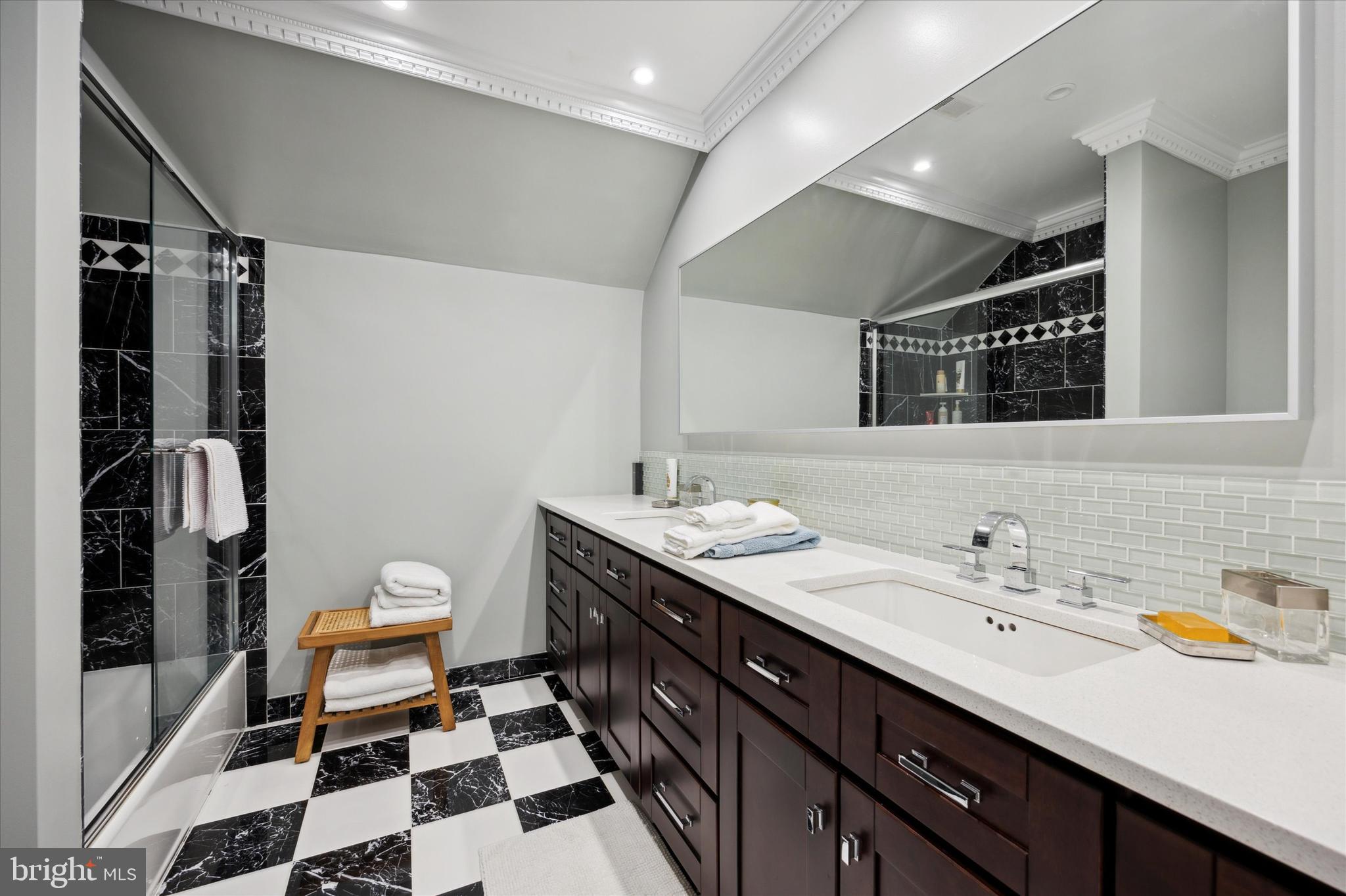 GLADWYNE - Residential