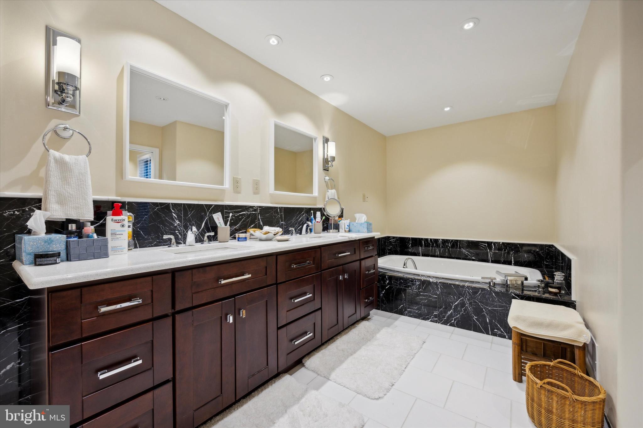 GLADWYNE - Residential