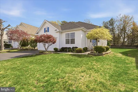 74 Pond View Circle, Barnegat, NJ MLS: NJOC2041406