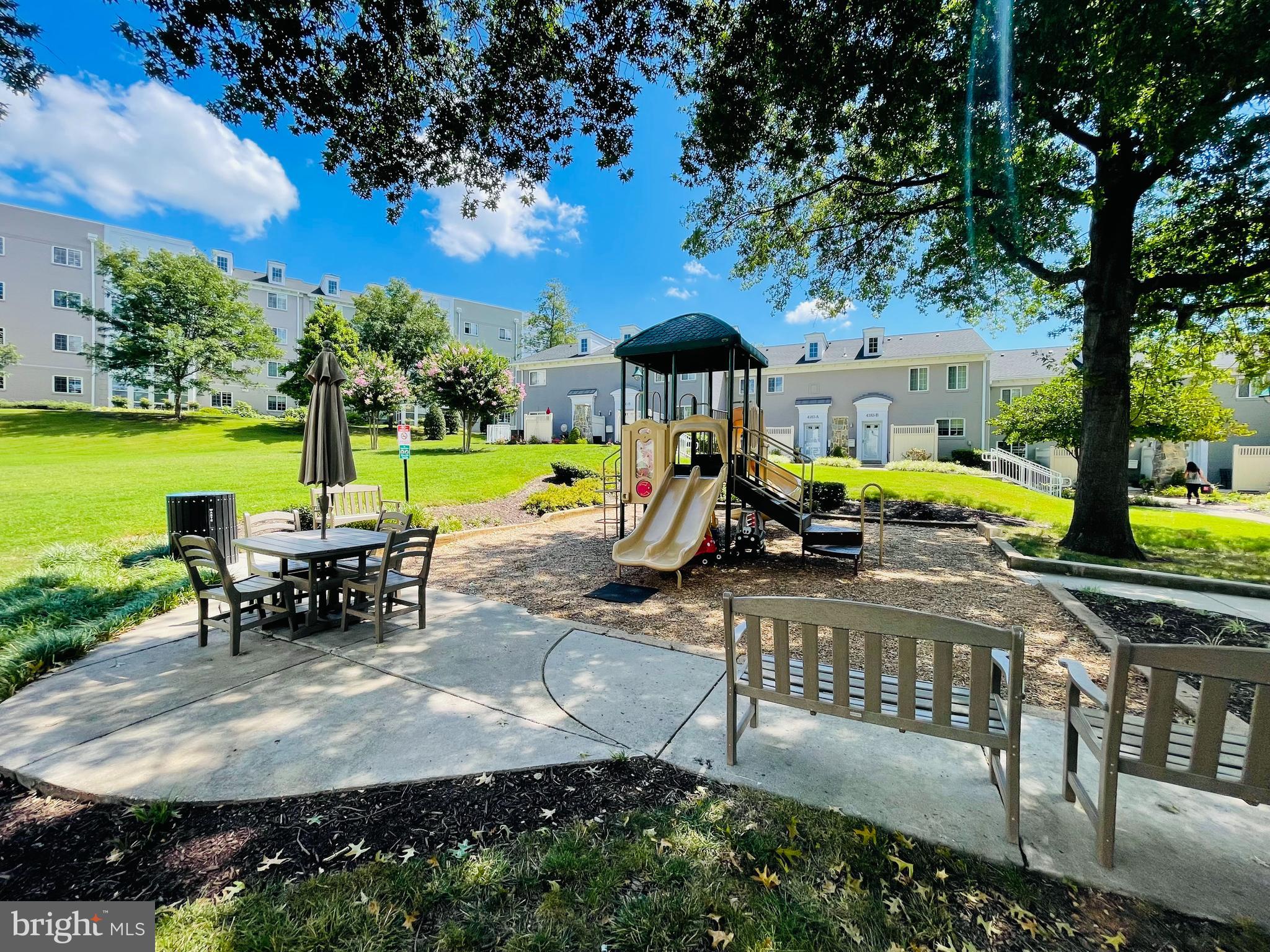 WEST VILLAGE OF SHIRLINGTON - Residential