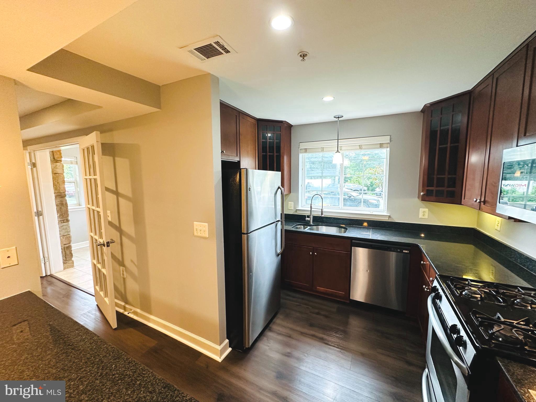 WEST VILLAGE OF SHIRLINGTON - Residential