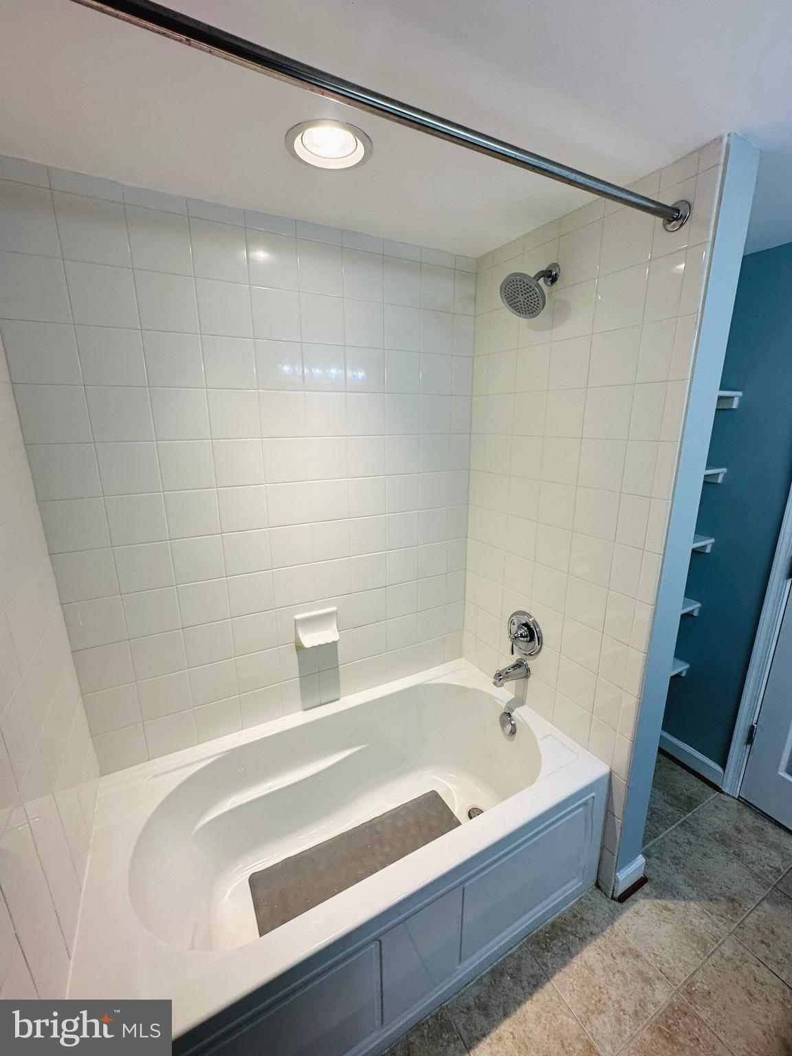 WEST VILLAGE OF SHIRLINGTON - Residential