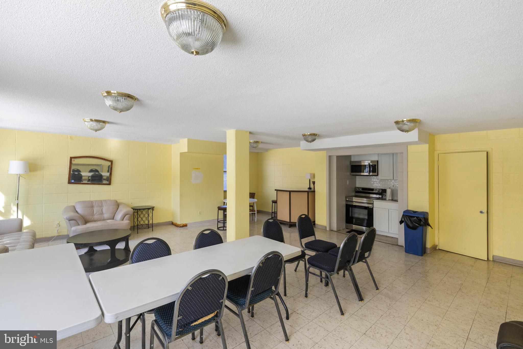 CIRCLE CONDOMINIUMS - Residential