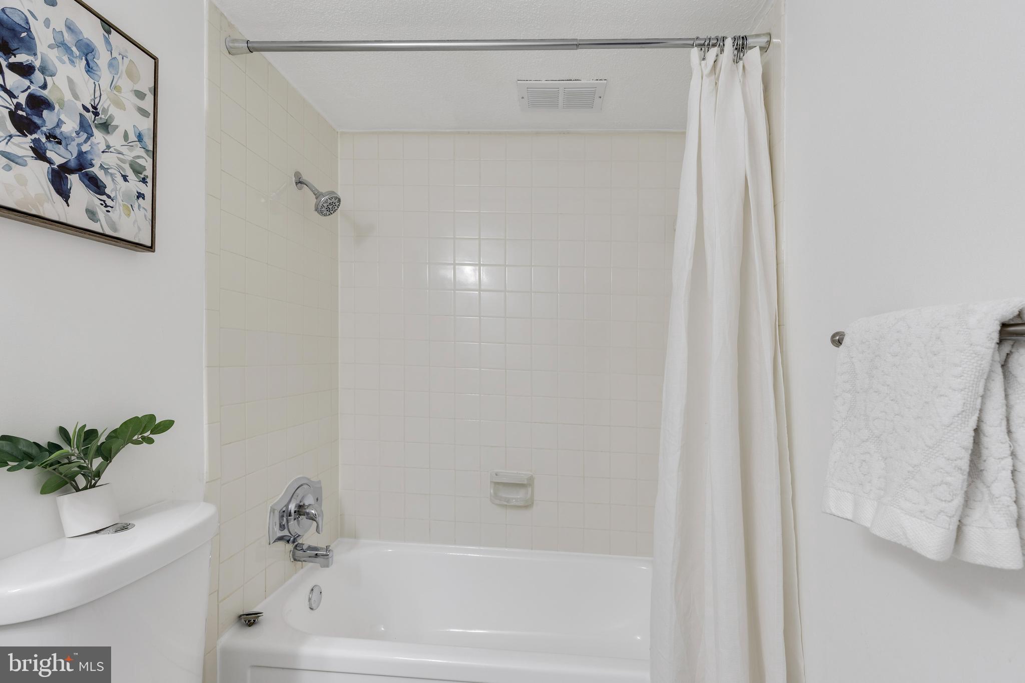 CIRCLE CONDOMINIUMS - Residential