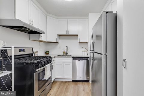 Condo For Sale - 2030 N Adams Street #303<br/> ARLINGTON, VA 22201