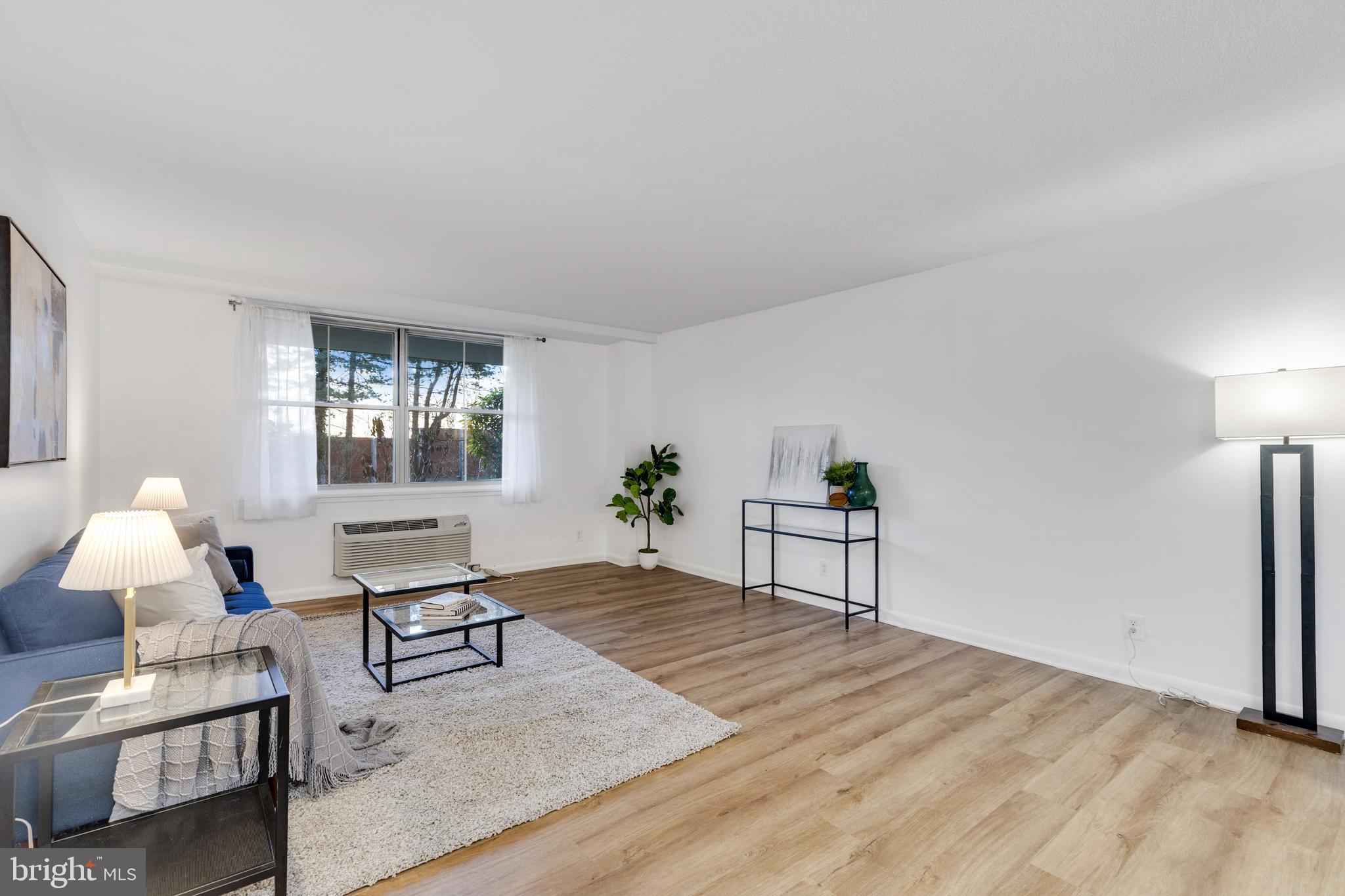 CIRCLE CONDOMINIUMS - Residential