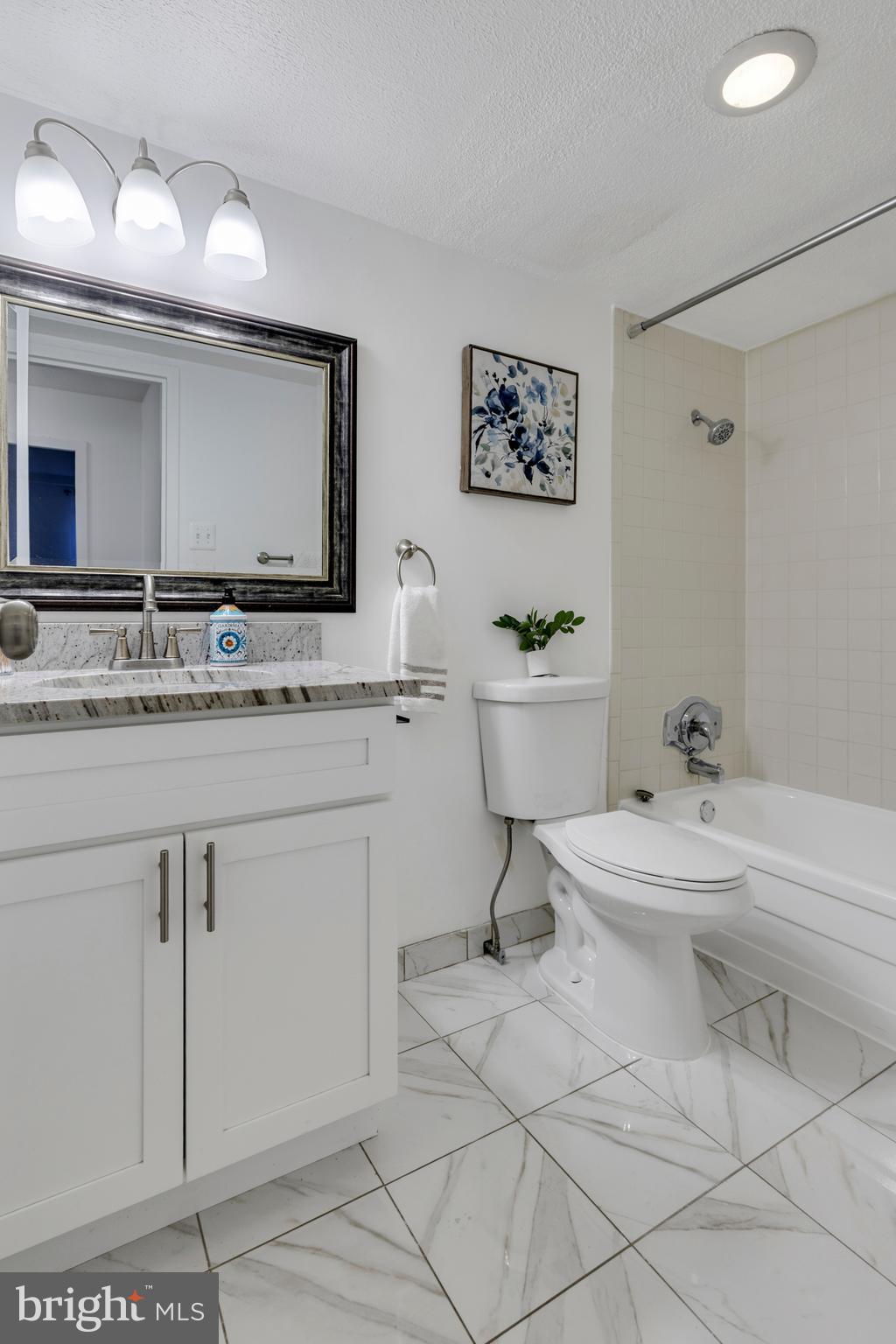 CIRCLE CONDOMINIUMS - Residential