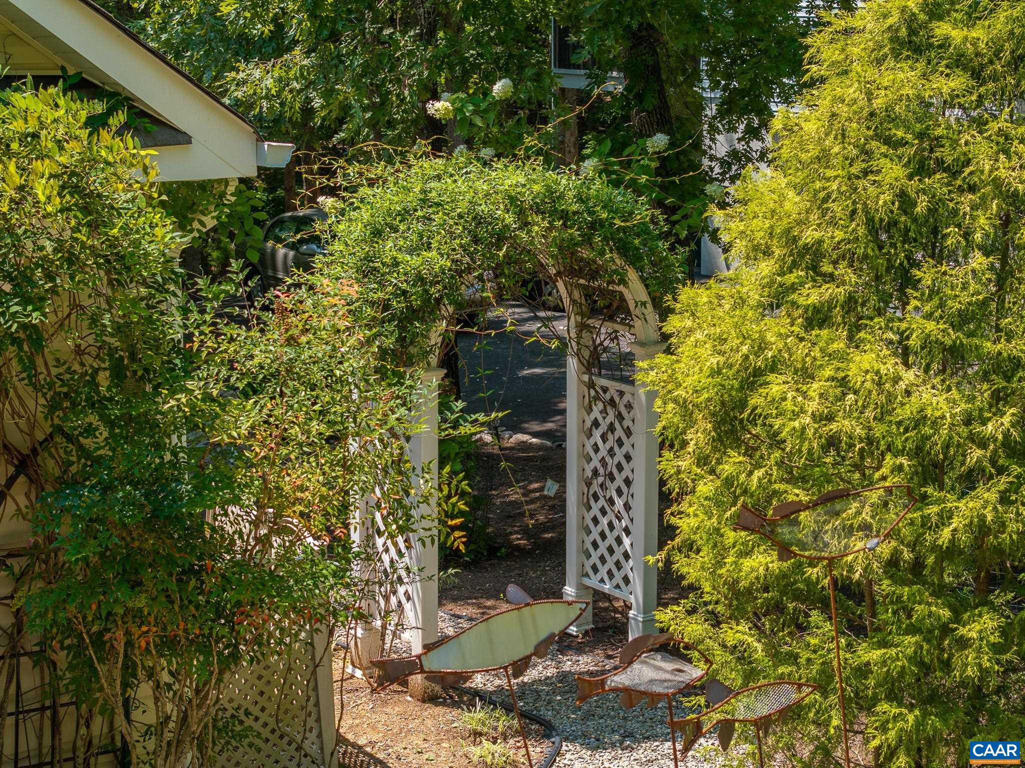 LAKE MONTICELLO - Residential