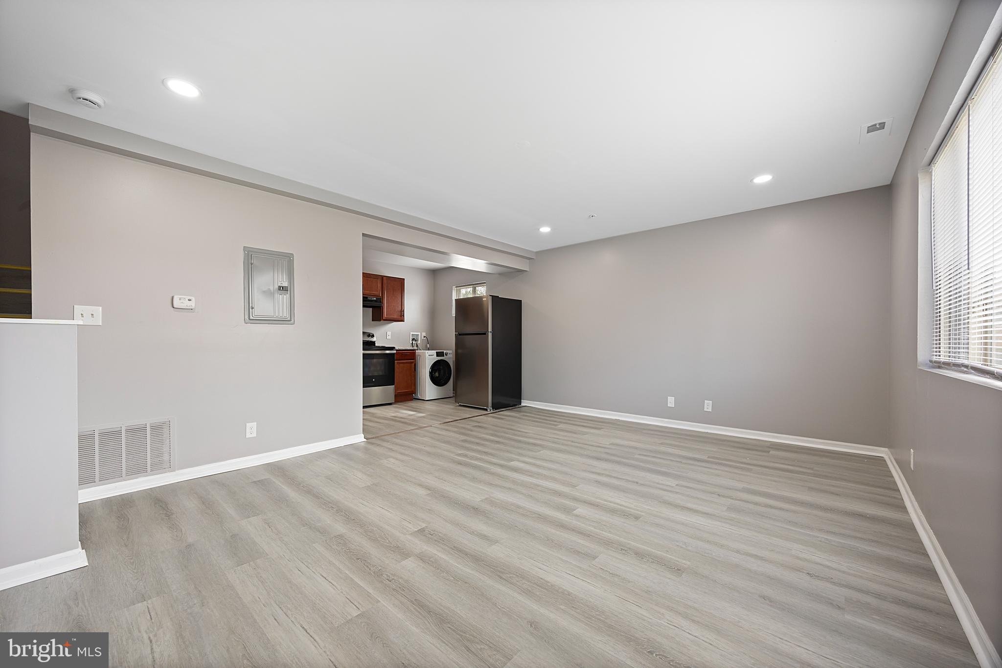 GARWYN OAKS - Residential Lease