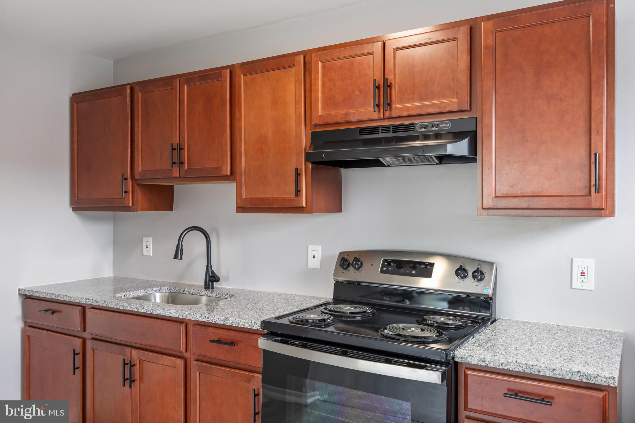GARWYN OAKS - Residential Lease
