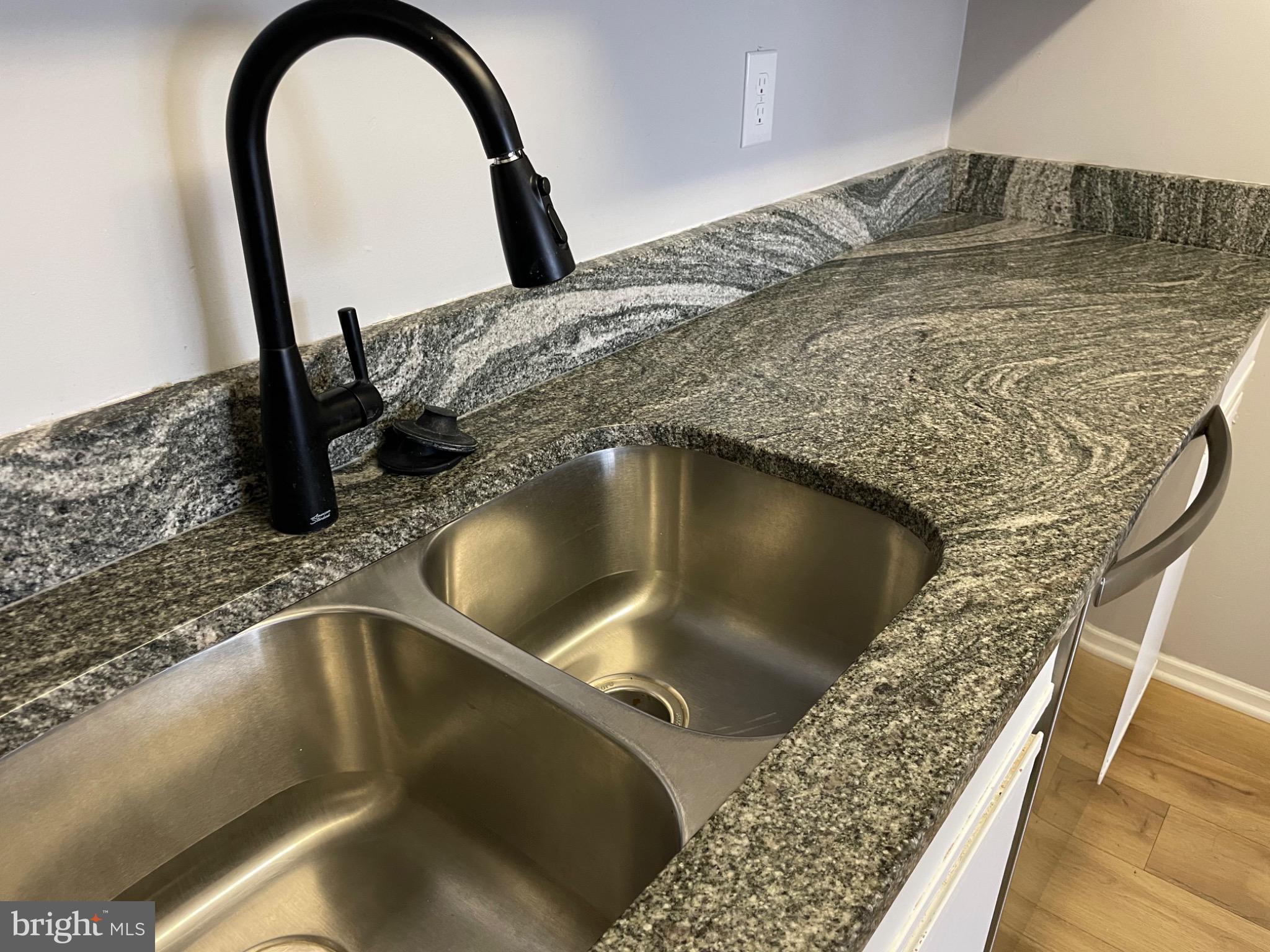 PARKWAY CONDOMINIUMS - Residential