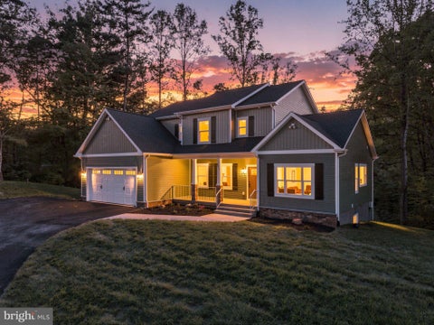 Photo of 8020 Pinnacle Ridge Drive, MANASSAS, VA 20112 (MLS # VAPW2128122)