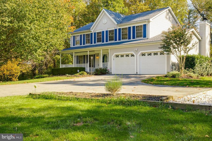 BACK ON THE MARKET, CONTRACT FELL THRU BASED ON FINANCING. Serene setting of almost 2acres. Lrg rooms w/lovely color scheme.Lwr lvl w/THEATRE:multi-lvl floor w/ seating, Proj.screen,wet bar w/granite,luxury 1/2bath,rec rm w/built-ins,den/offc or guest rm,WOW!Updates:HwtrHtr, Heat/AC,5 brnr stove,Convec.oven,HUGE deck too!Mstr Bath w/soak.tub,sep.shwr & dble sinks.Between Ellicott City & Owings Mills