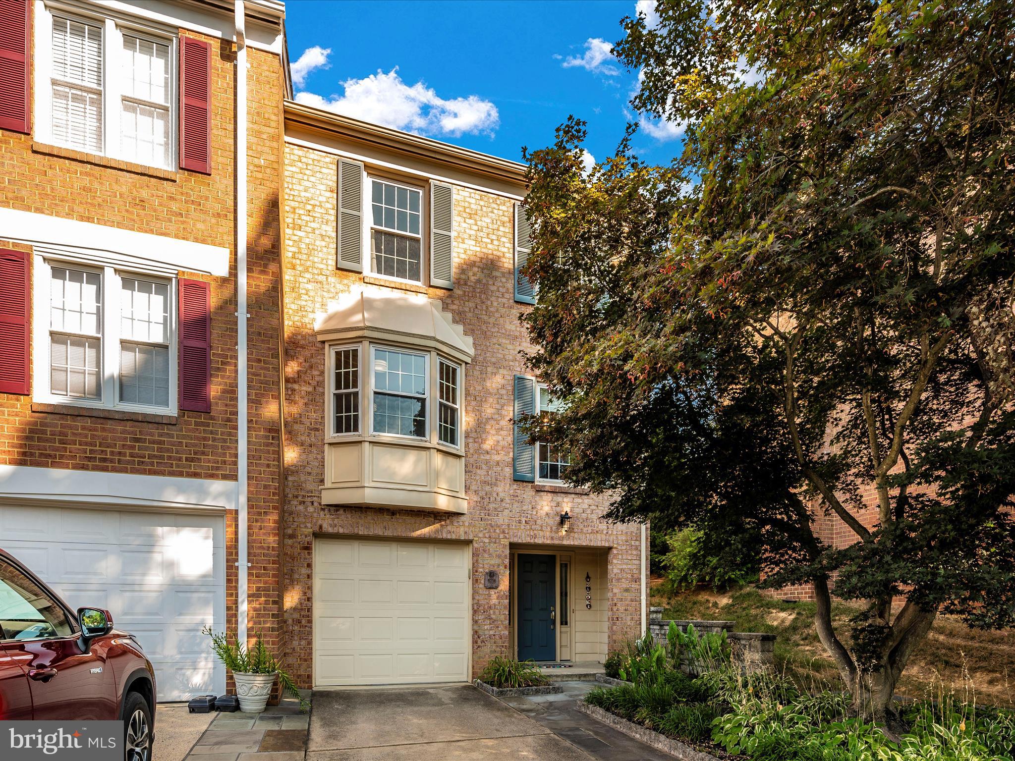 FAIRWAY ISLAND - Residential