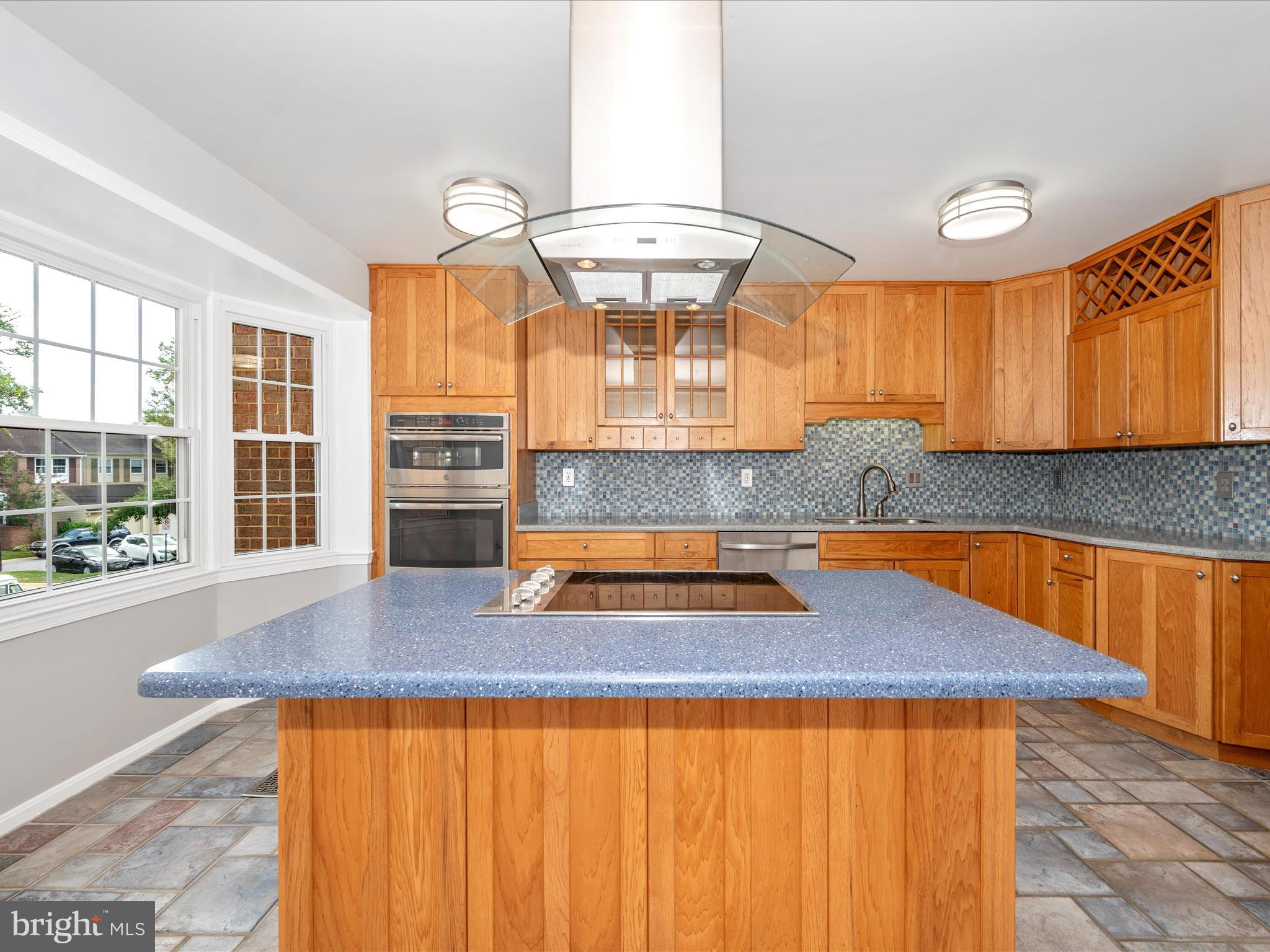 FAIRWAY ISLAND - Residential