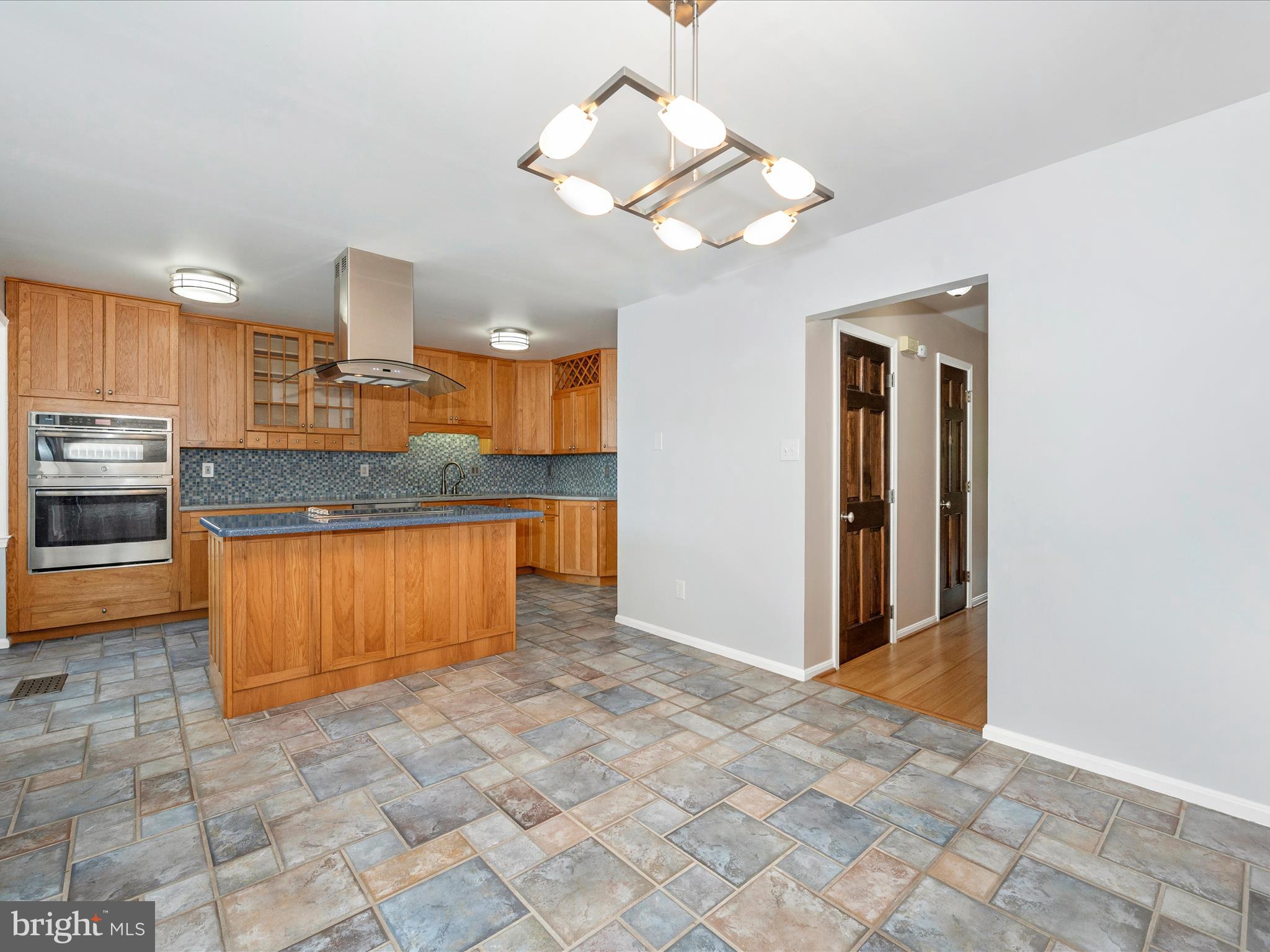 FAIRWAY ISLAND - Residential