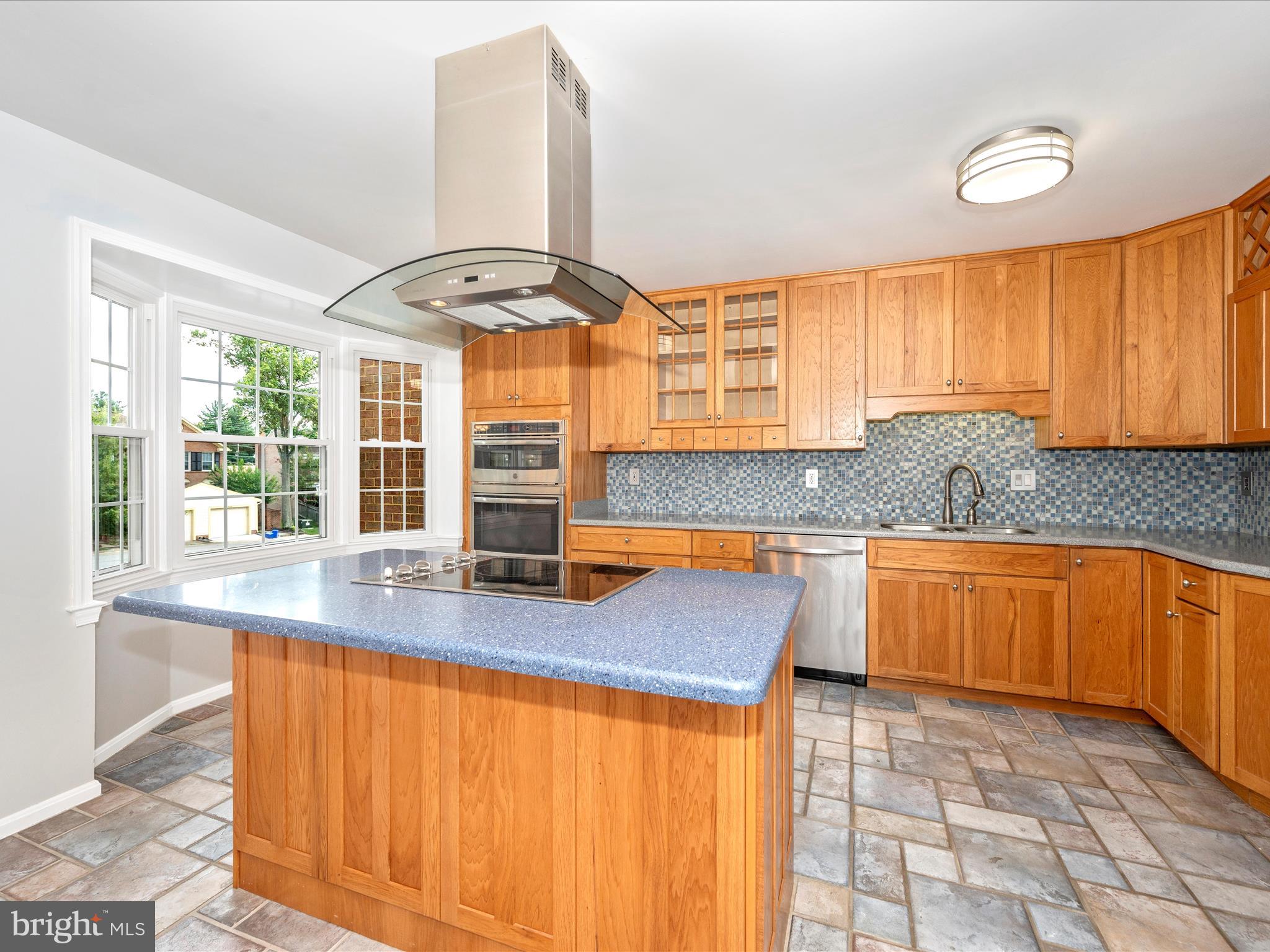 FAIRWAY ISLAND - Residential