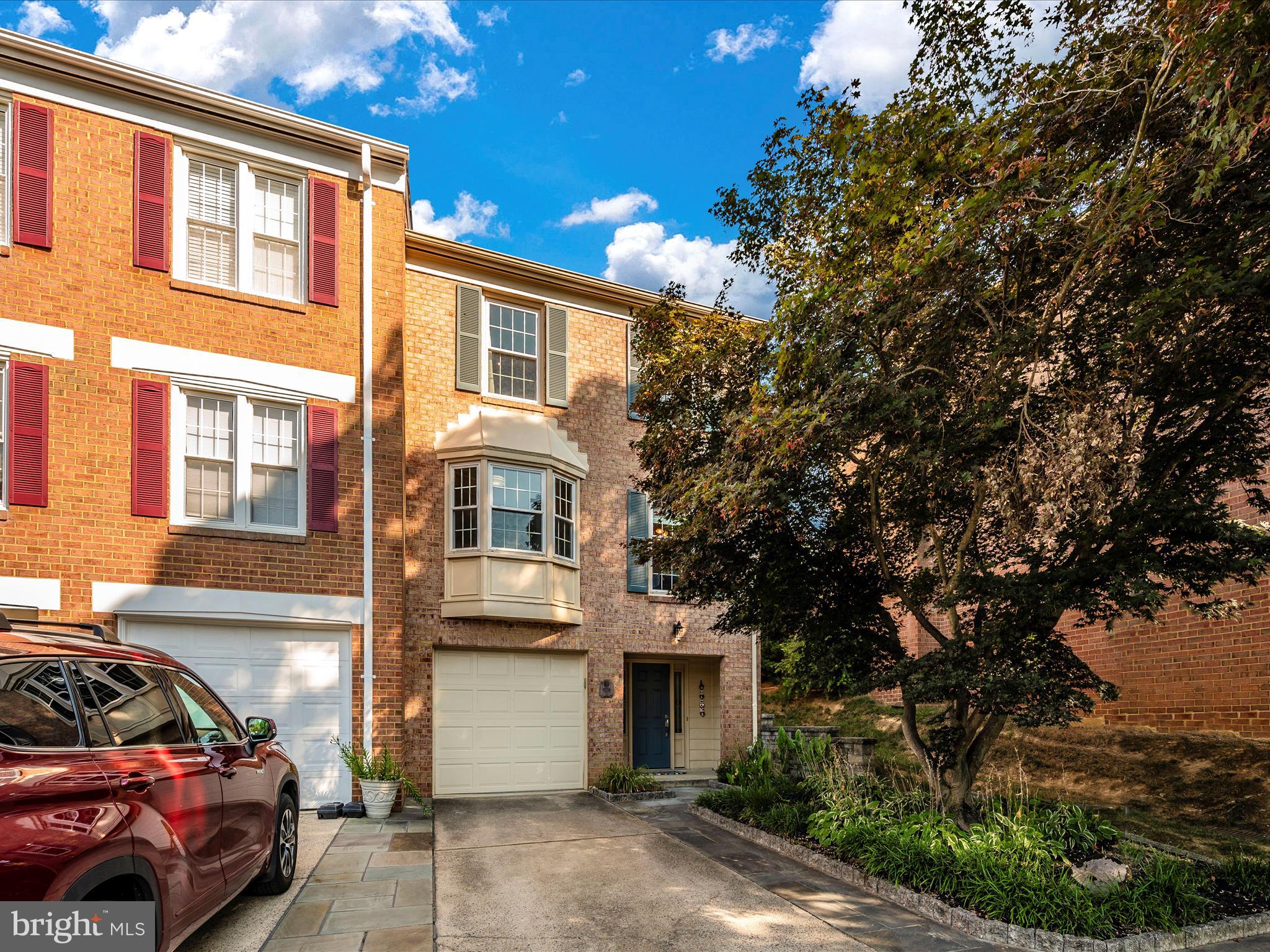 FAIRWAY ISLAND - Residential