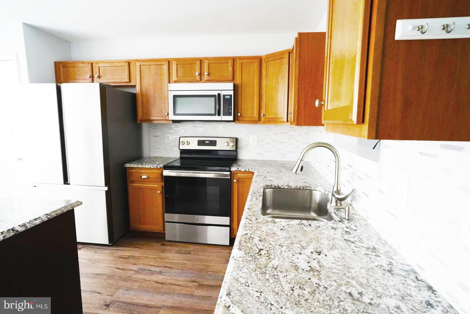 LAKELAND PLACE - Residential