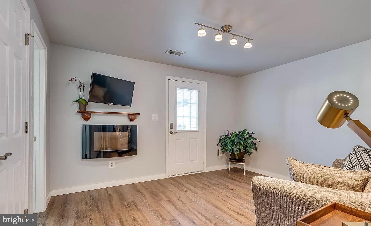 LAKELAND PLACE - Residential