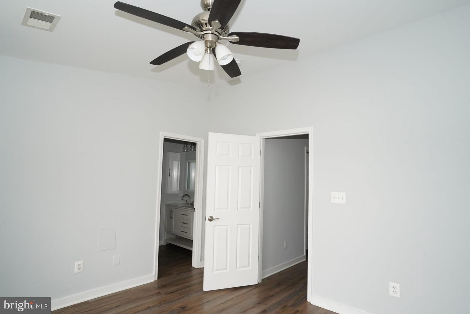 LAKELAND PLACE - Residential