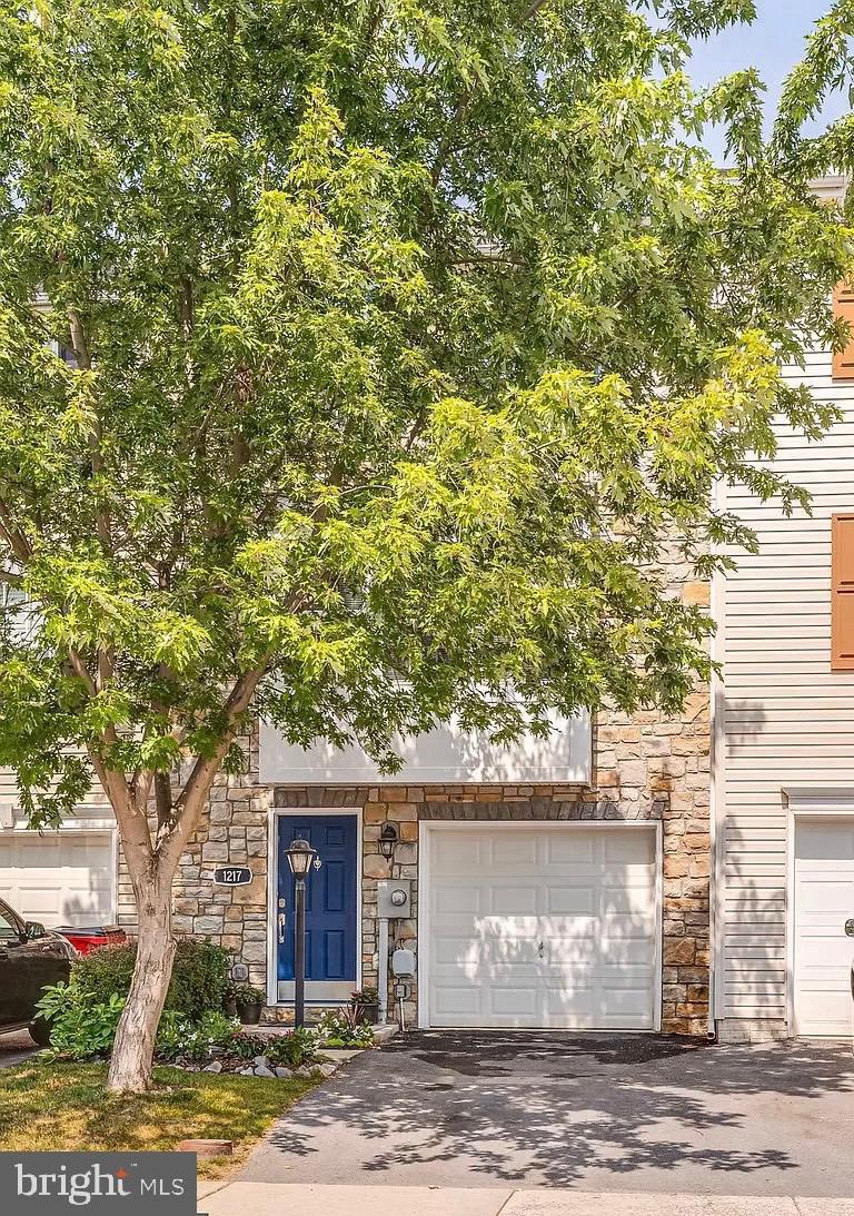 LAKELAND PLACE - Residential