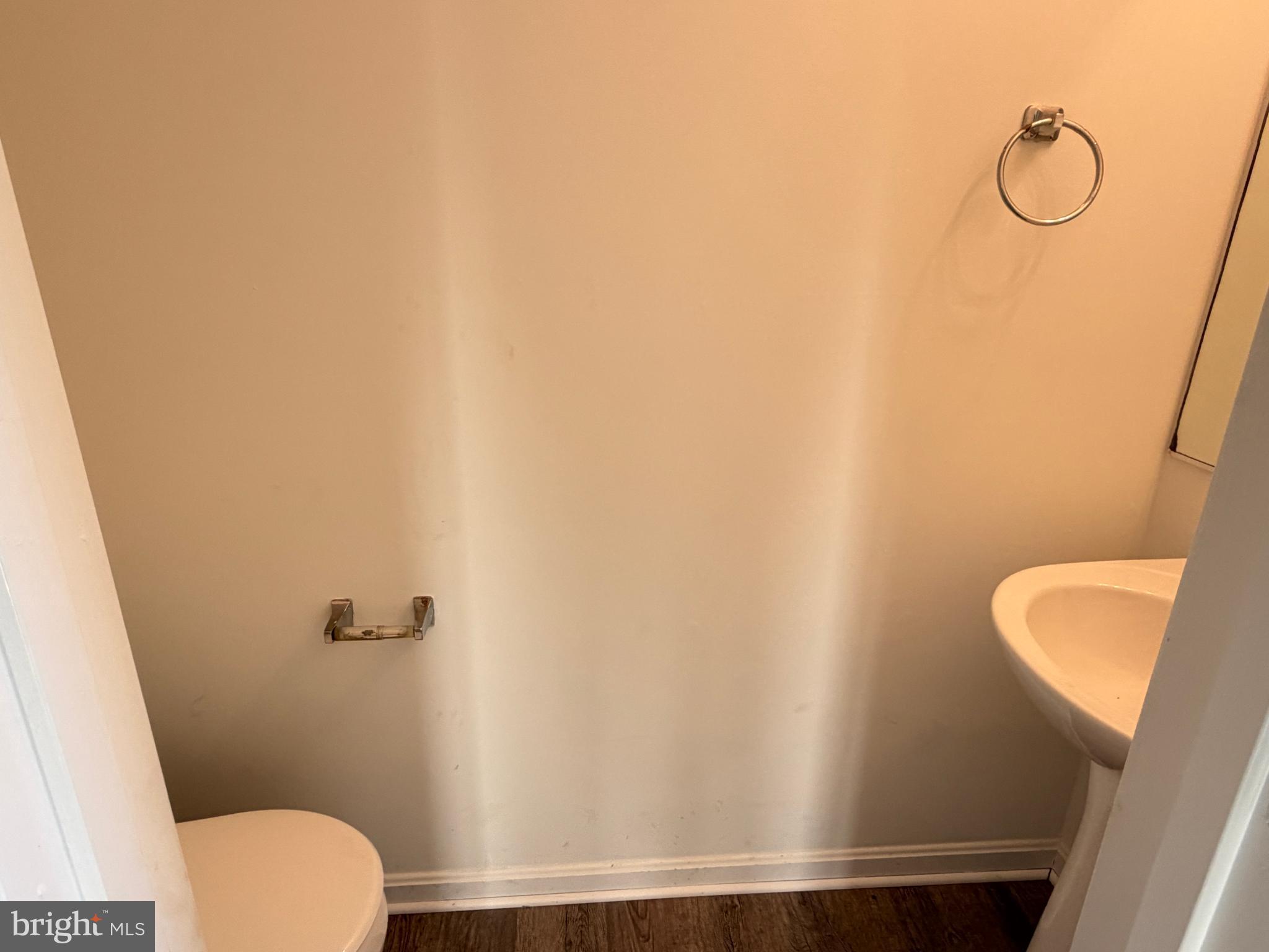 LAKEVIEW TOWNHOUSES - Residential Lease