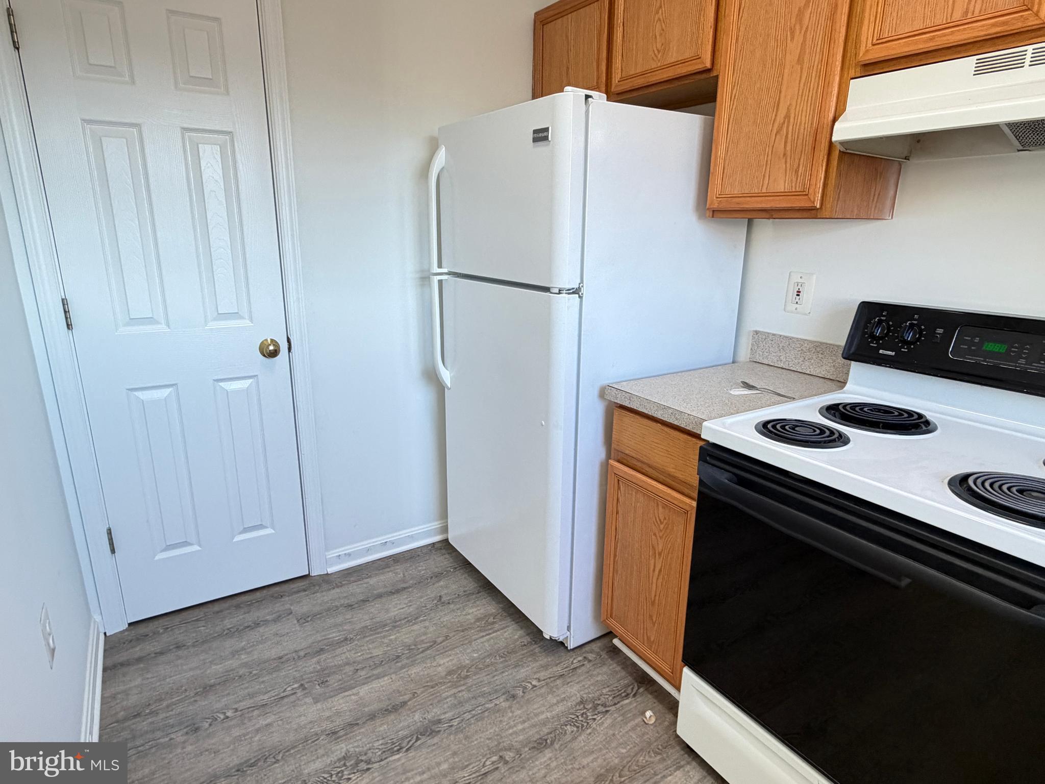 LAKEVIEW TOWNHOUSES - Residential Lease