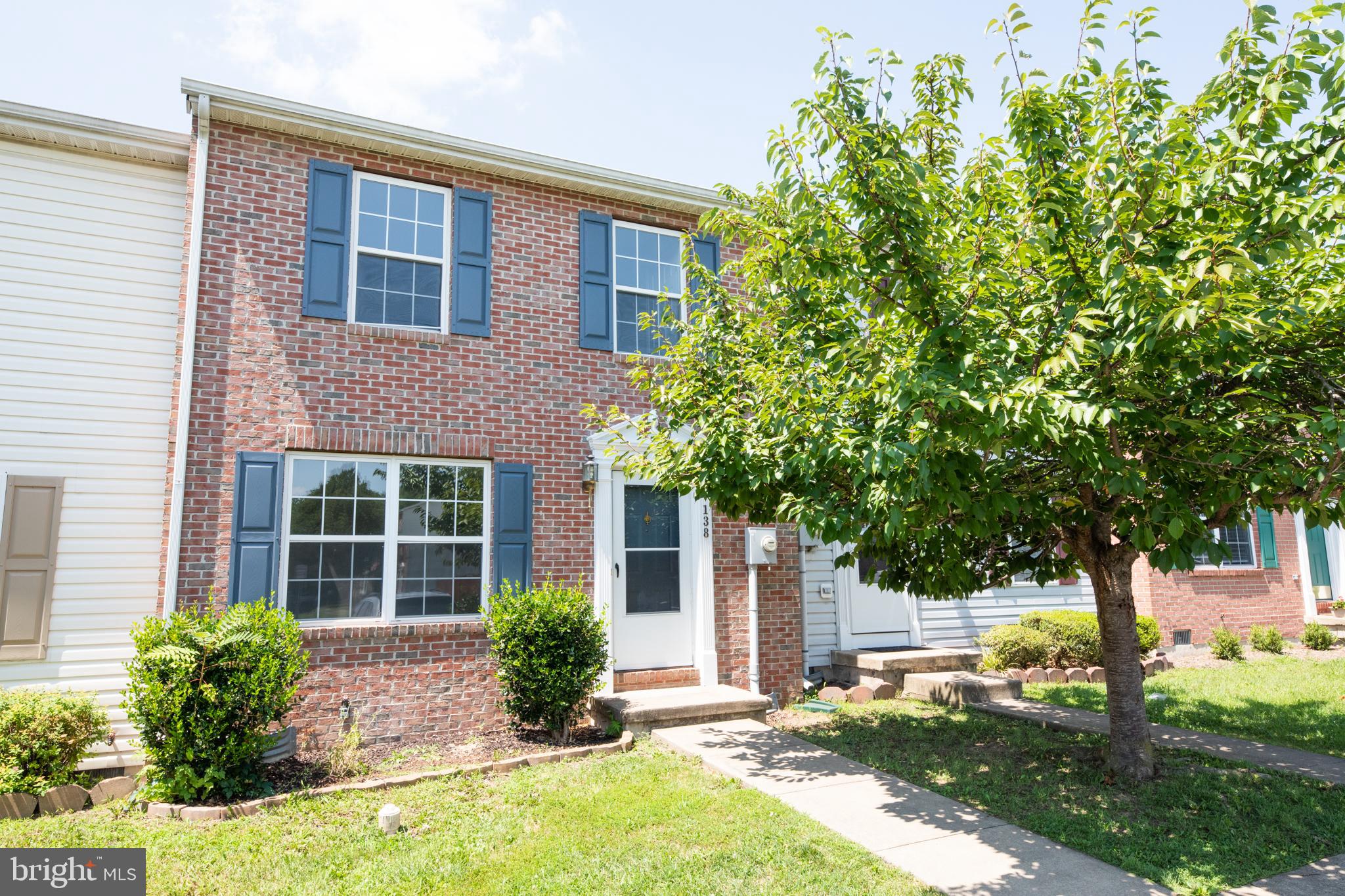 LAKEVIEW TOWNHOUSES - Residential Lease