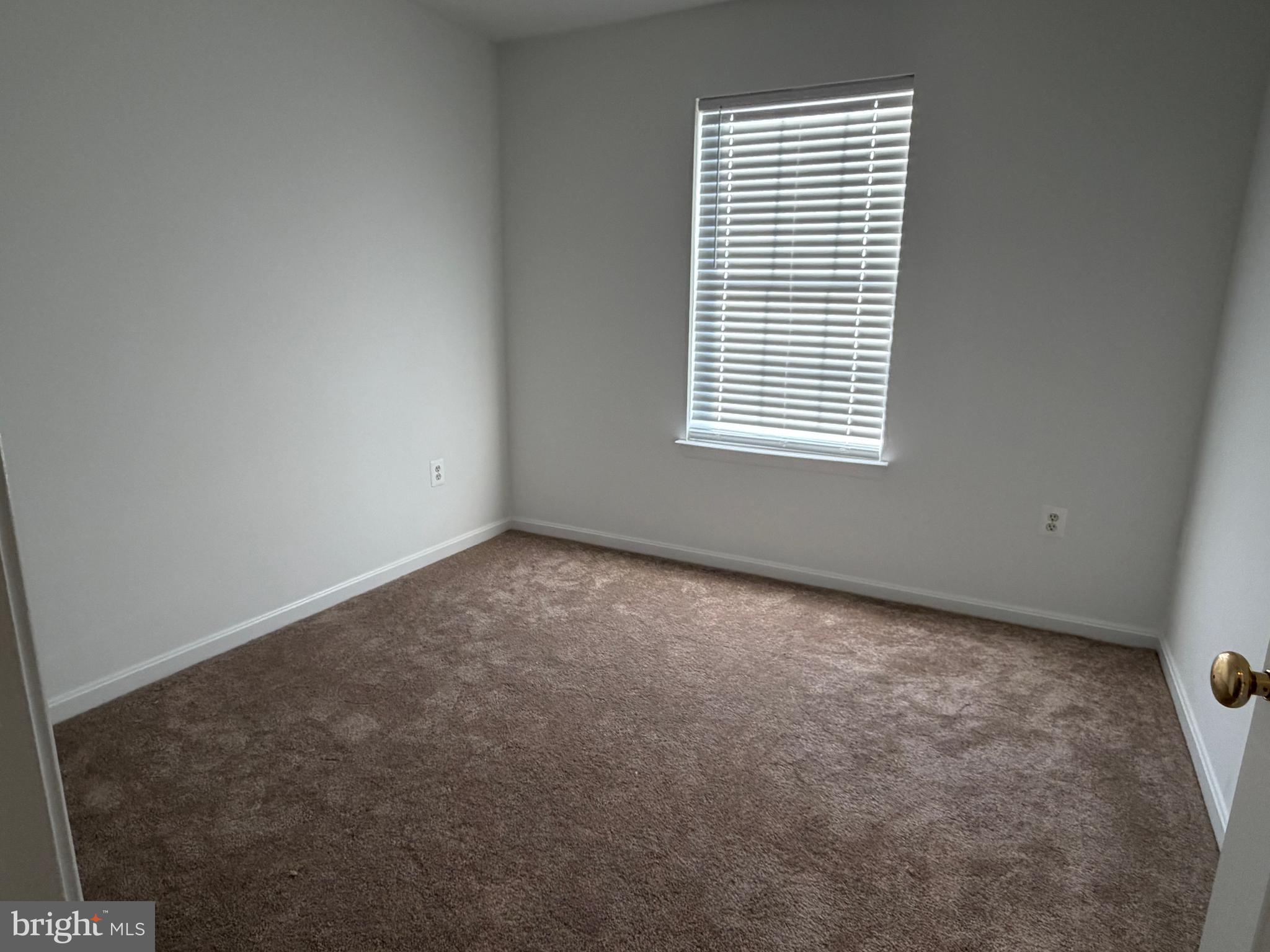 LAKEVIEW TOWNHOUSES - Residential Lease